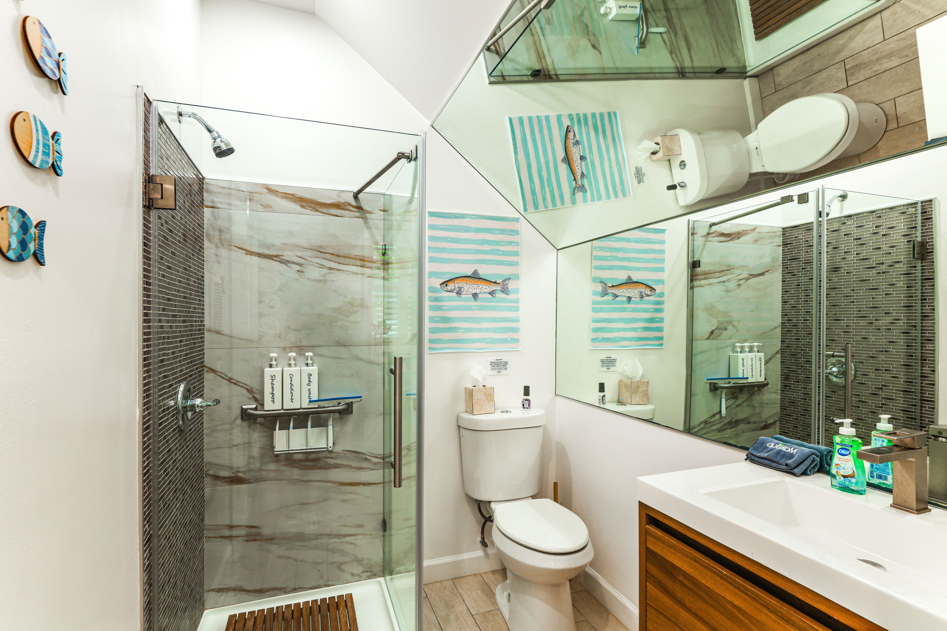 Full Bathroom | Complimentary Toiletries | Towels Provided