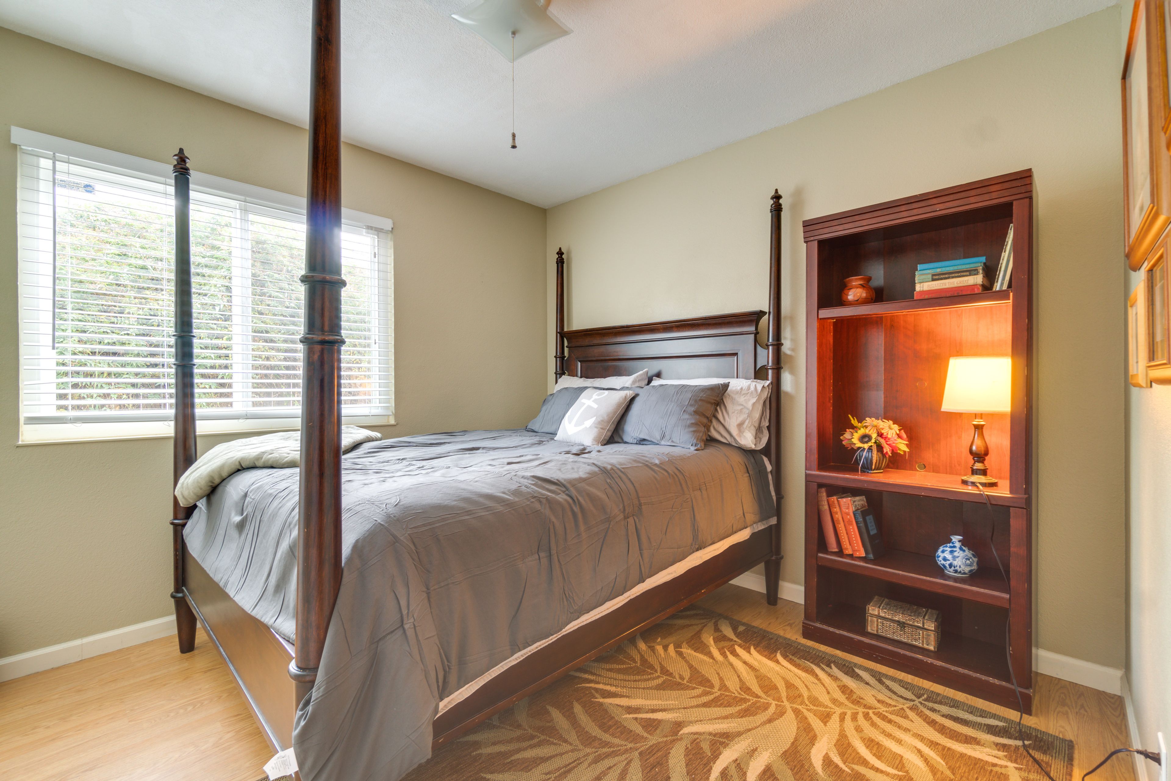 Bedroom 3 | Queen Bed | Laptop-Friendly Workspace