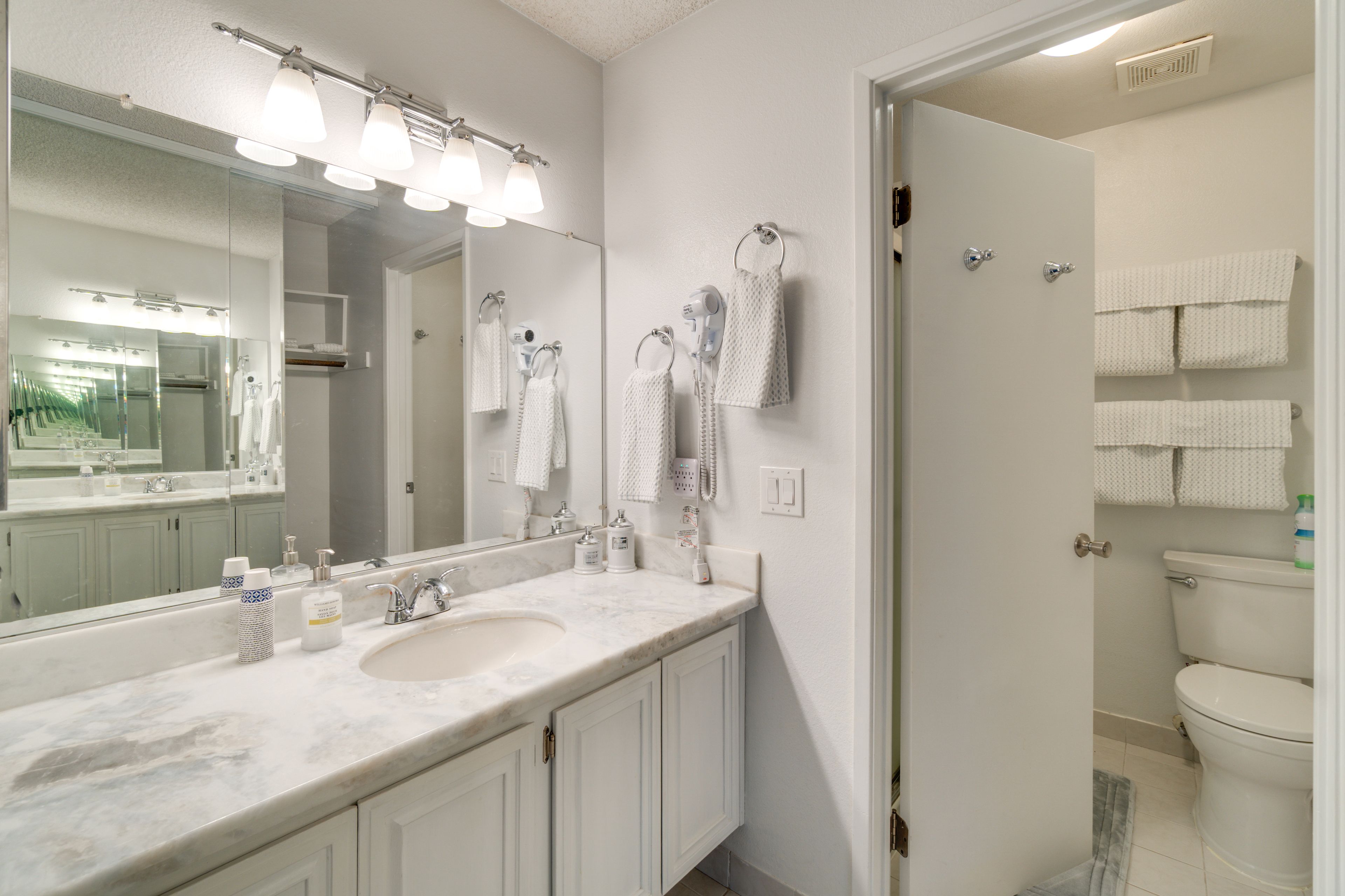 En-Suite Bathroom | Towels Provided