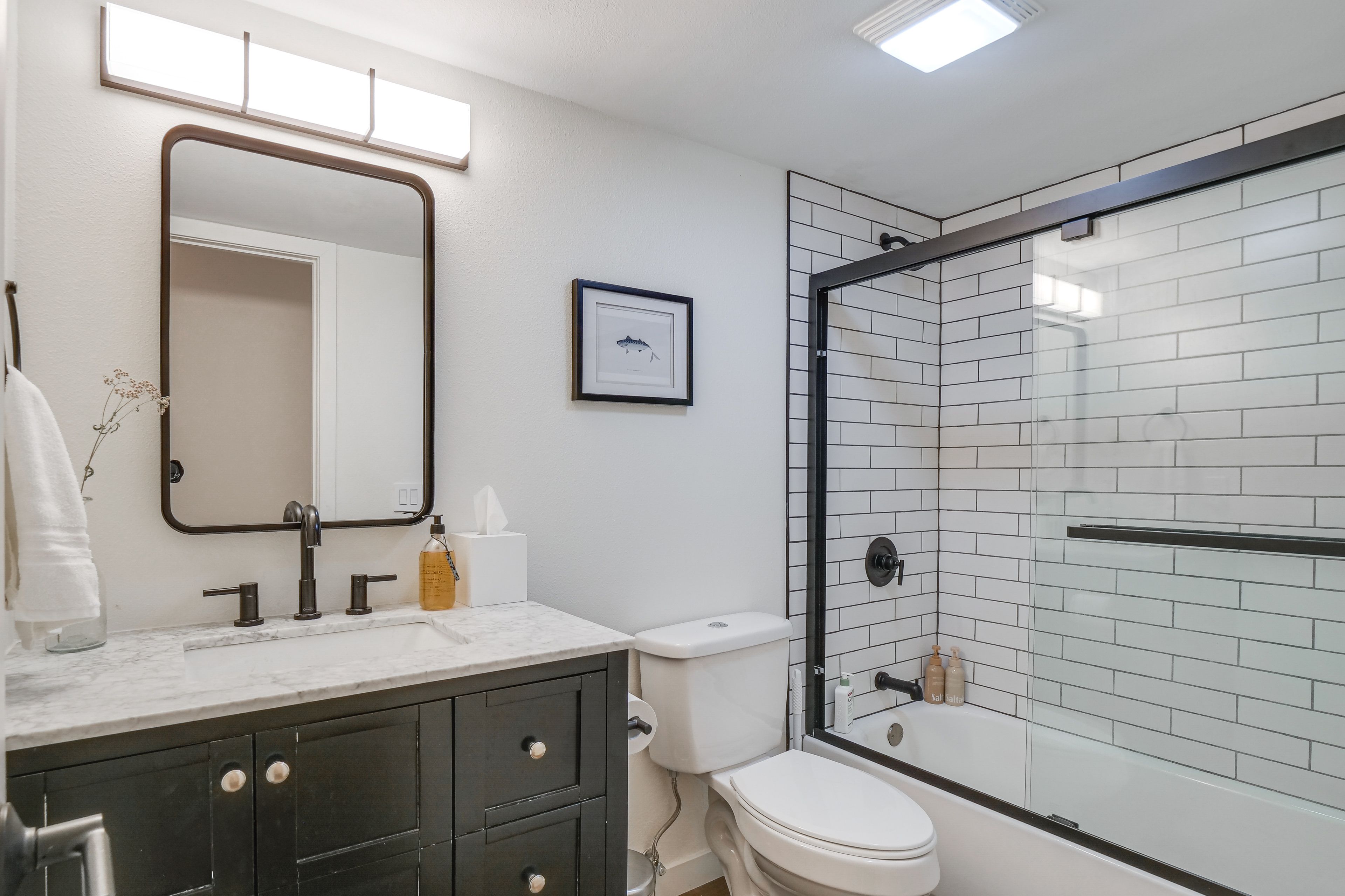 Bathroom | Complimentary Toiletries | Towels Provided