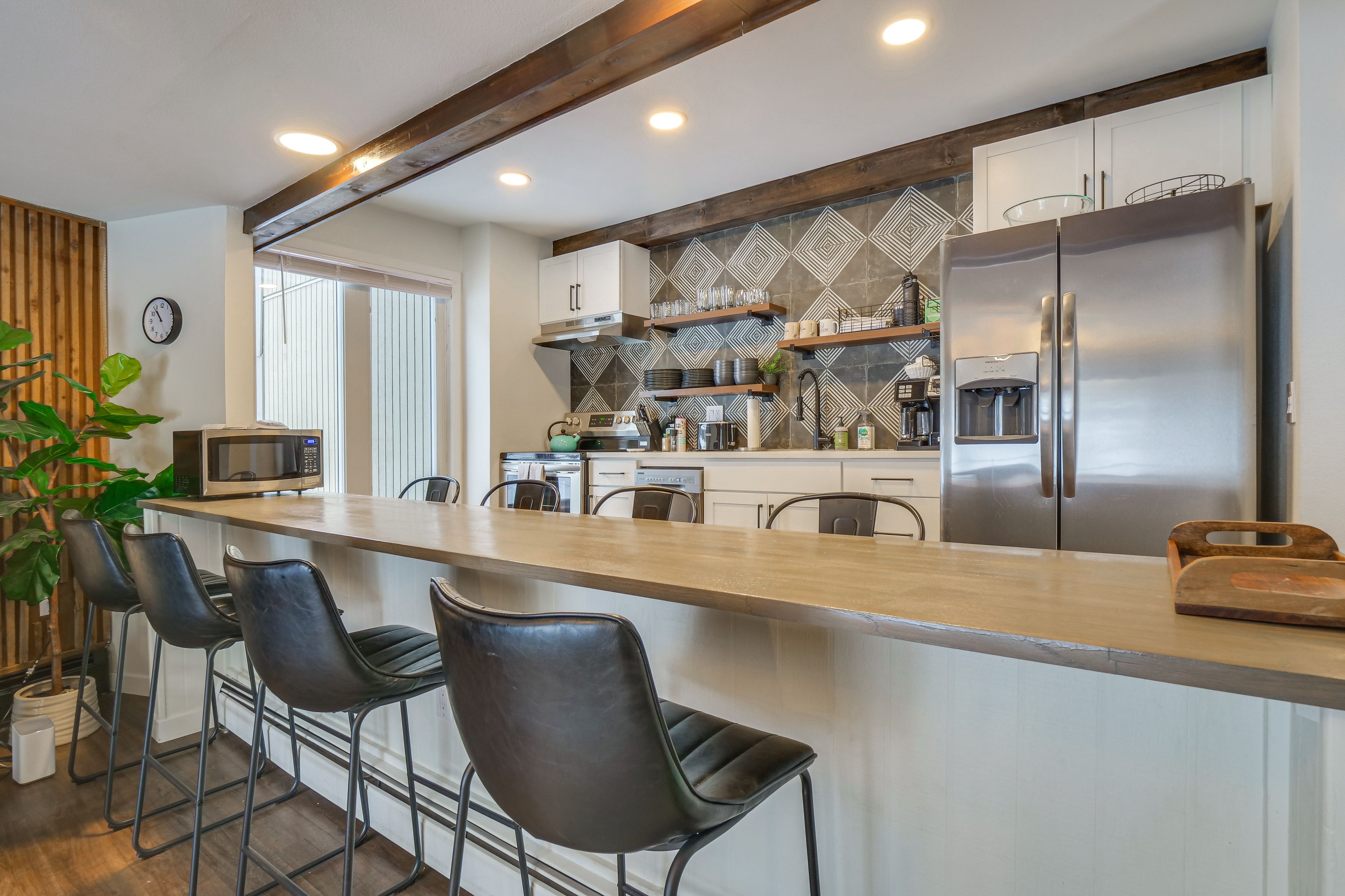 Dining Area | Dishware/Flatware Provided