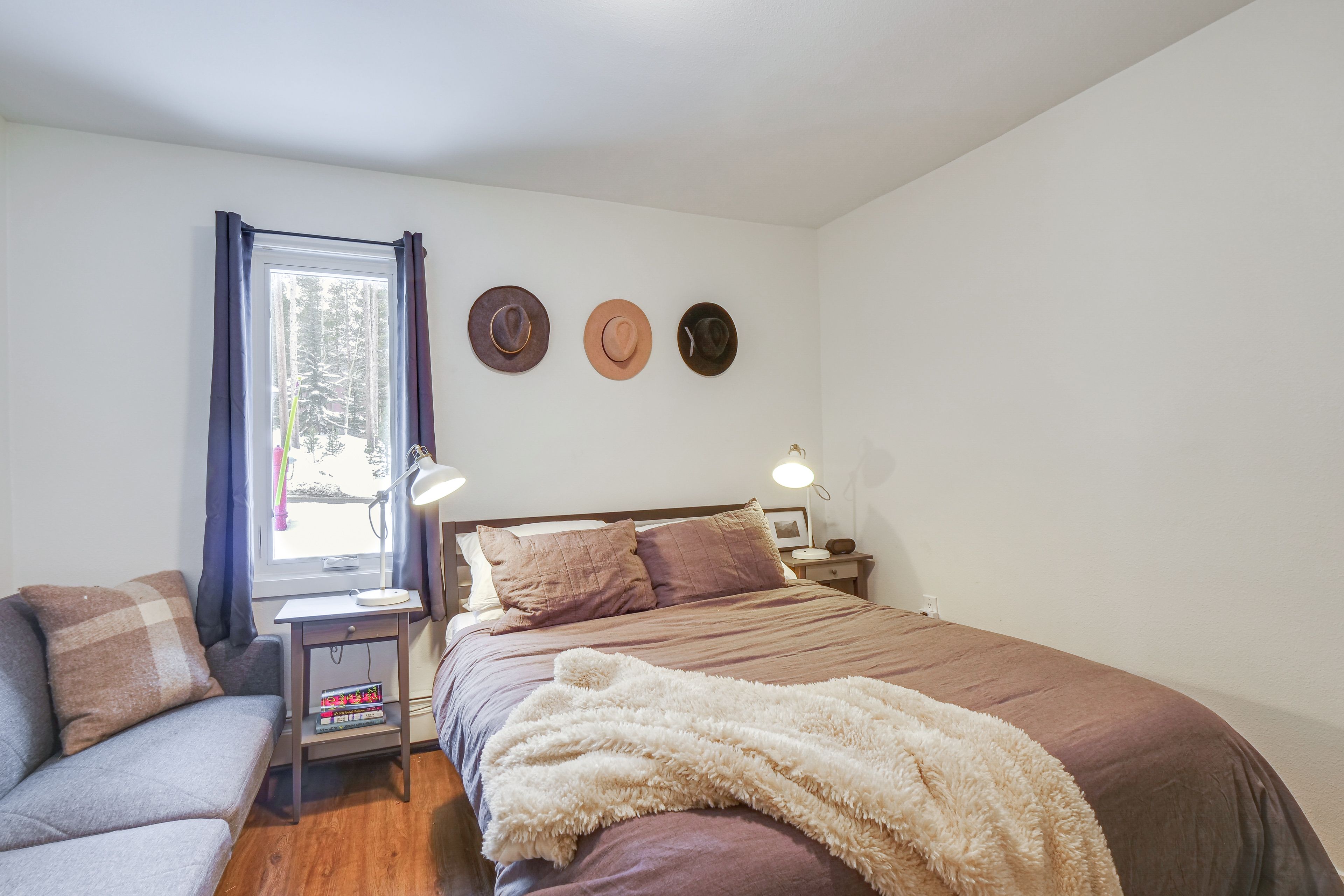 Bedroom 2 | Queen Bed | Smart TV