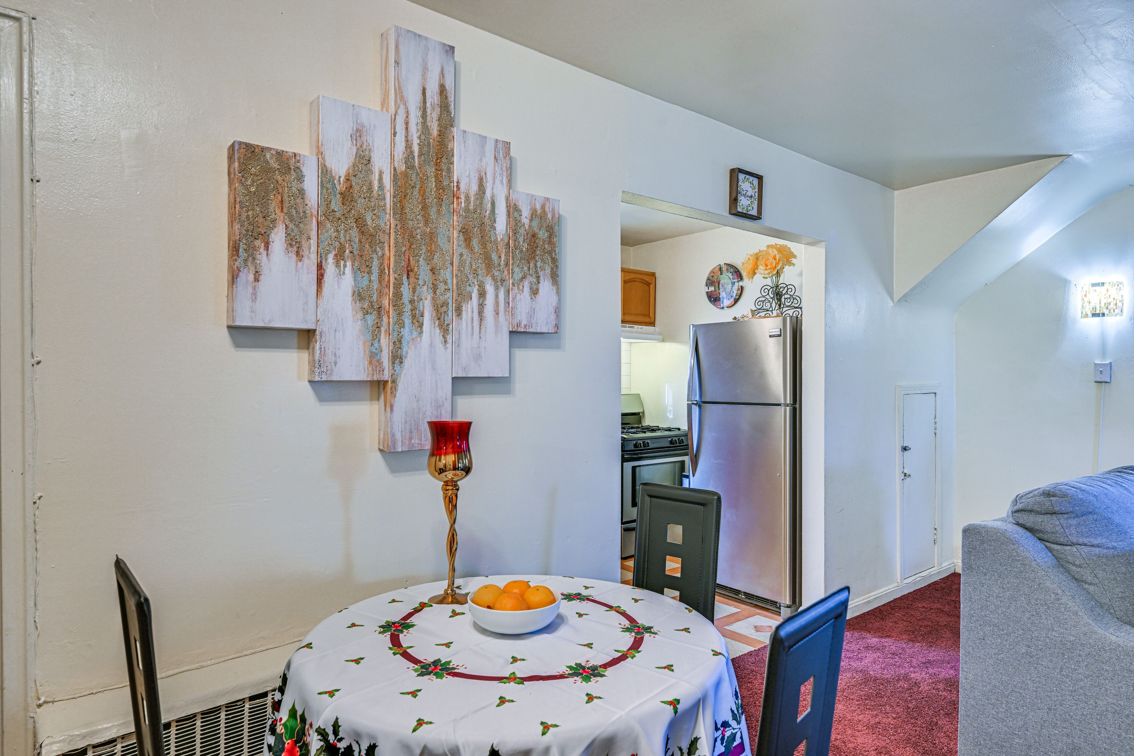 Dining Area | Dishware & Flatware Provided