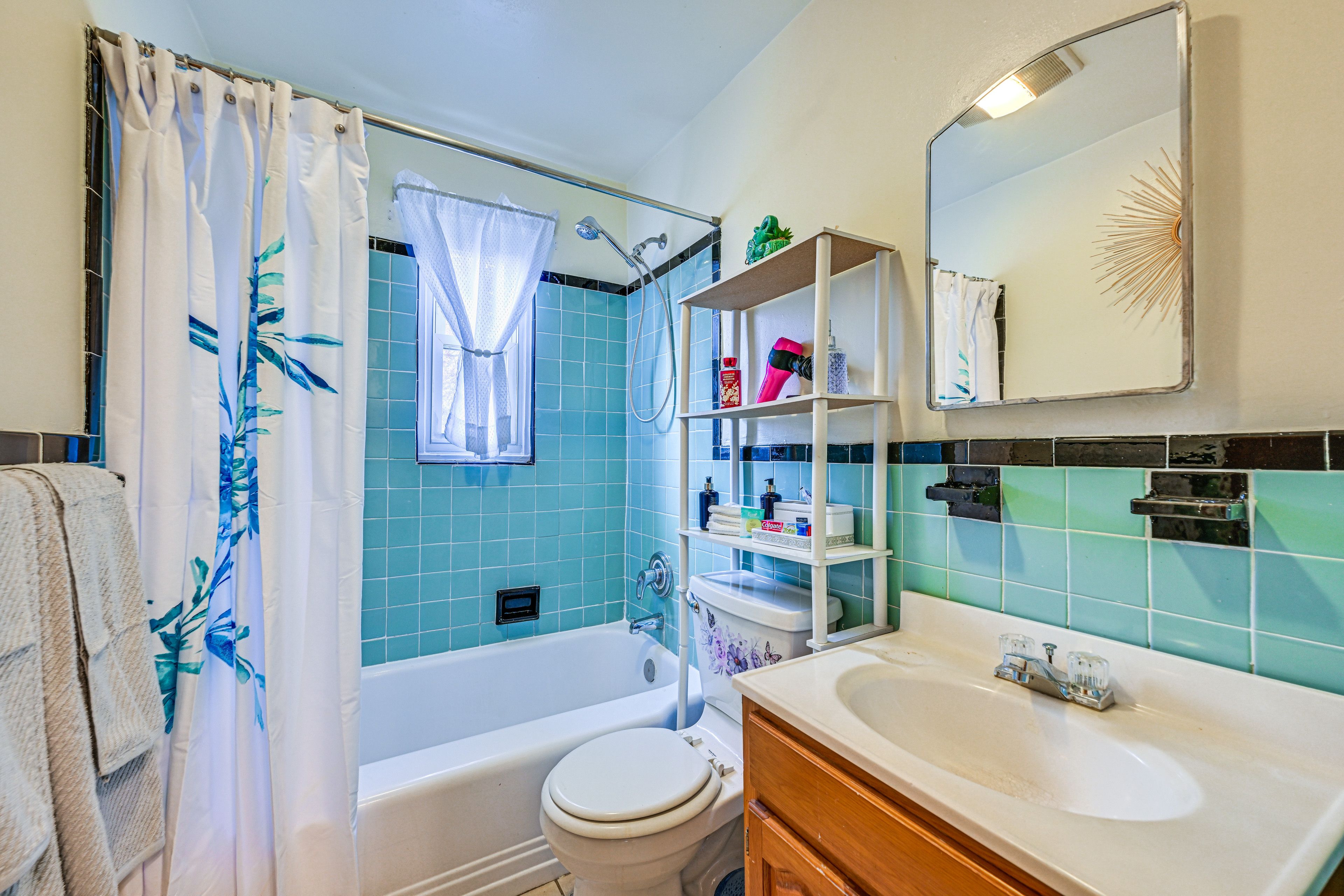 Full Bathroom | Towels Provided | Complimentary Toiletries | Hair Dryer