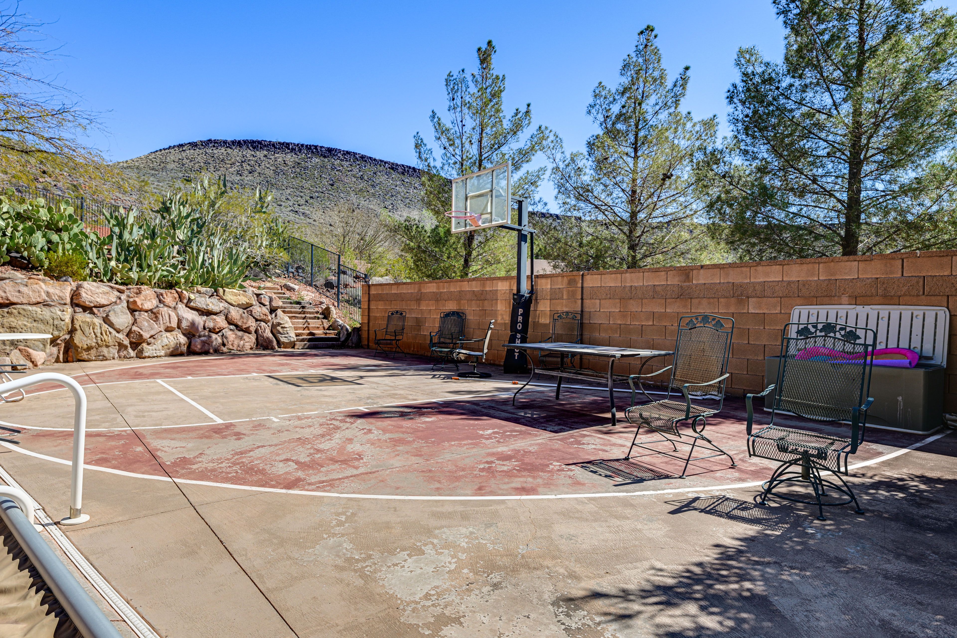 Outdoor Space | Basketball Court | Seasonal Pool