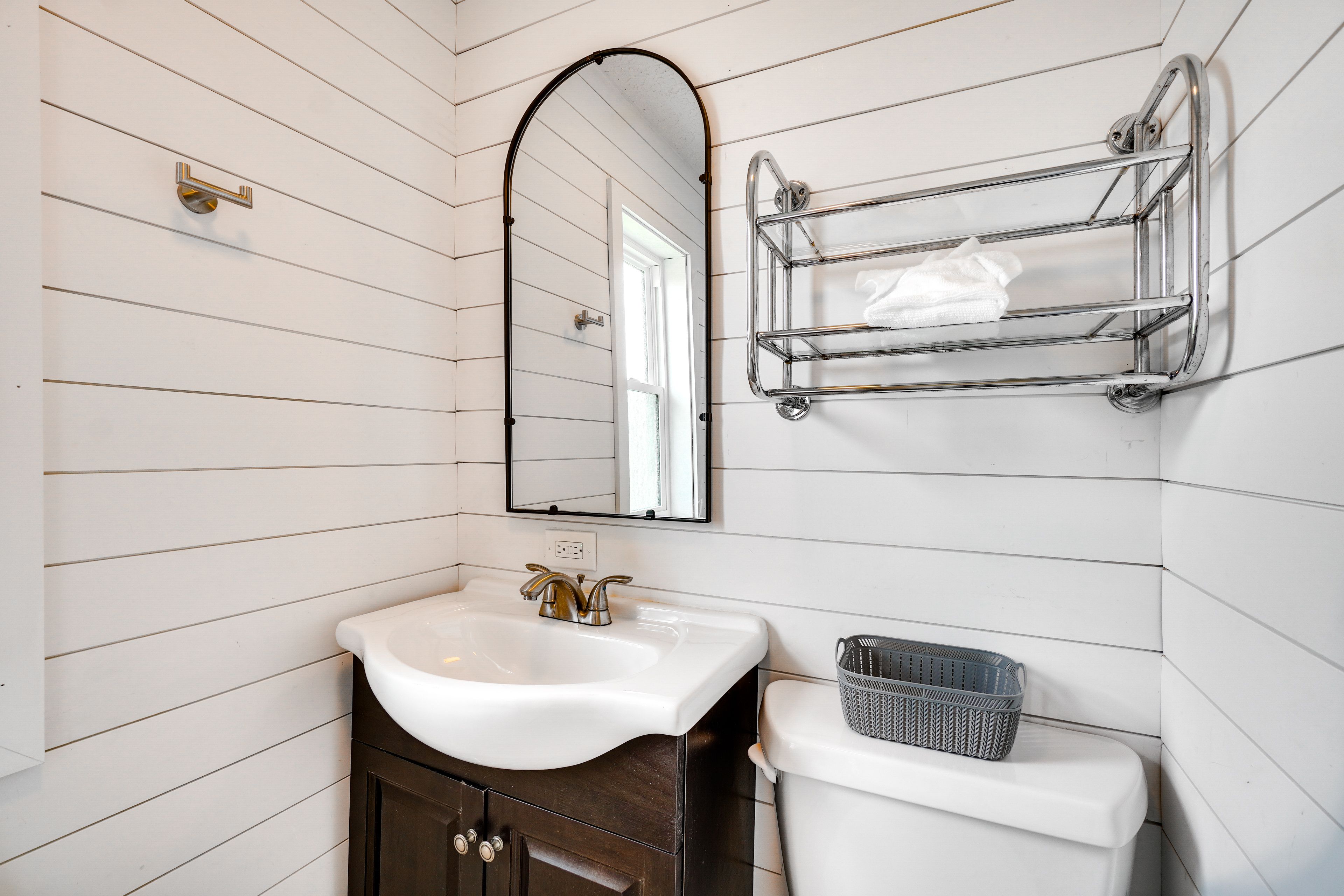 Full Bathroom | Complimentary Toiletries