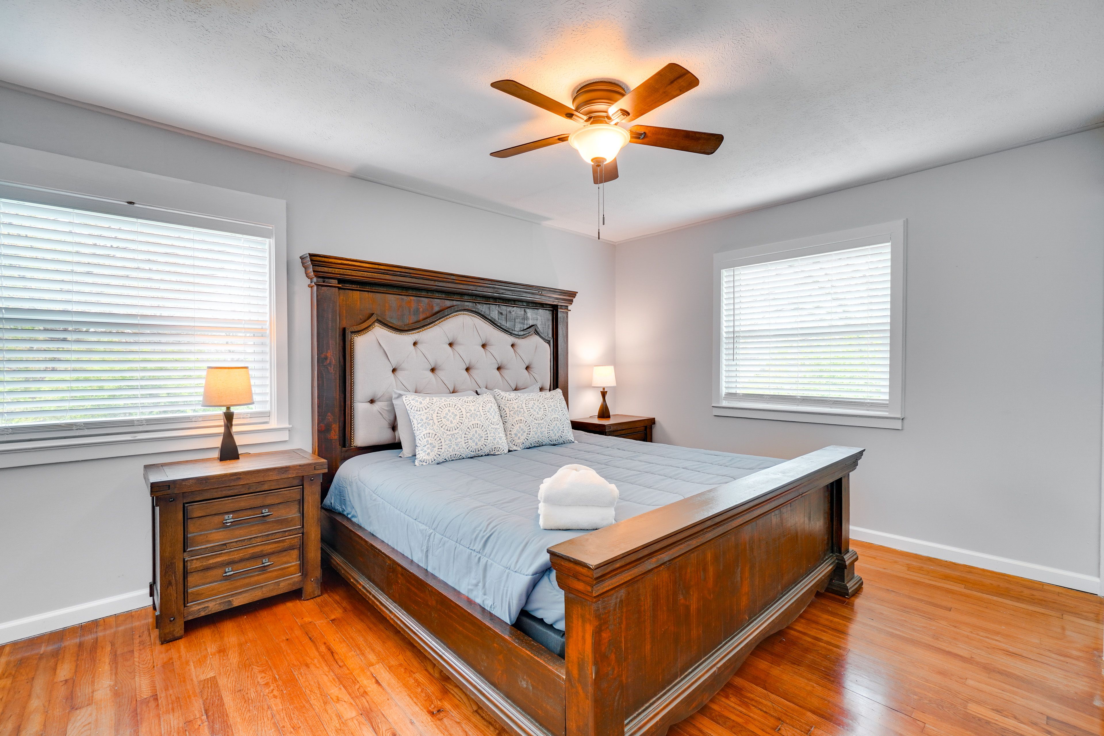 Bedroom 1 | King Bed