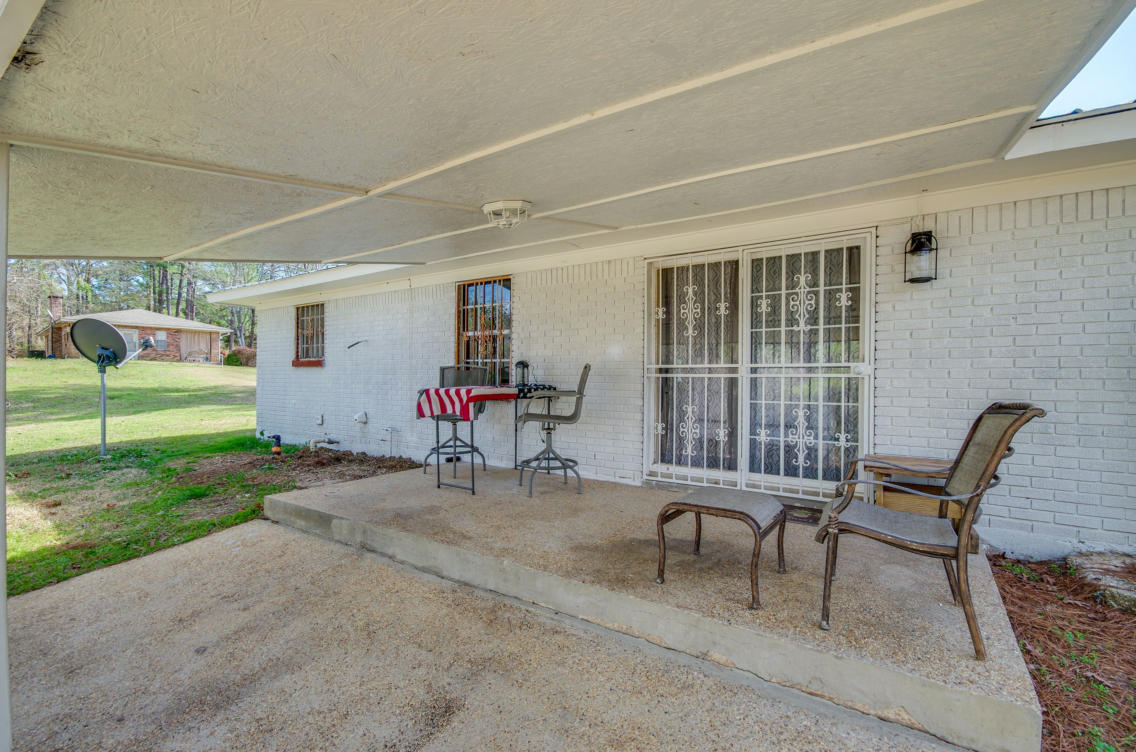 Covered Patio | Outdoor Dining Area | Lounge Seating