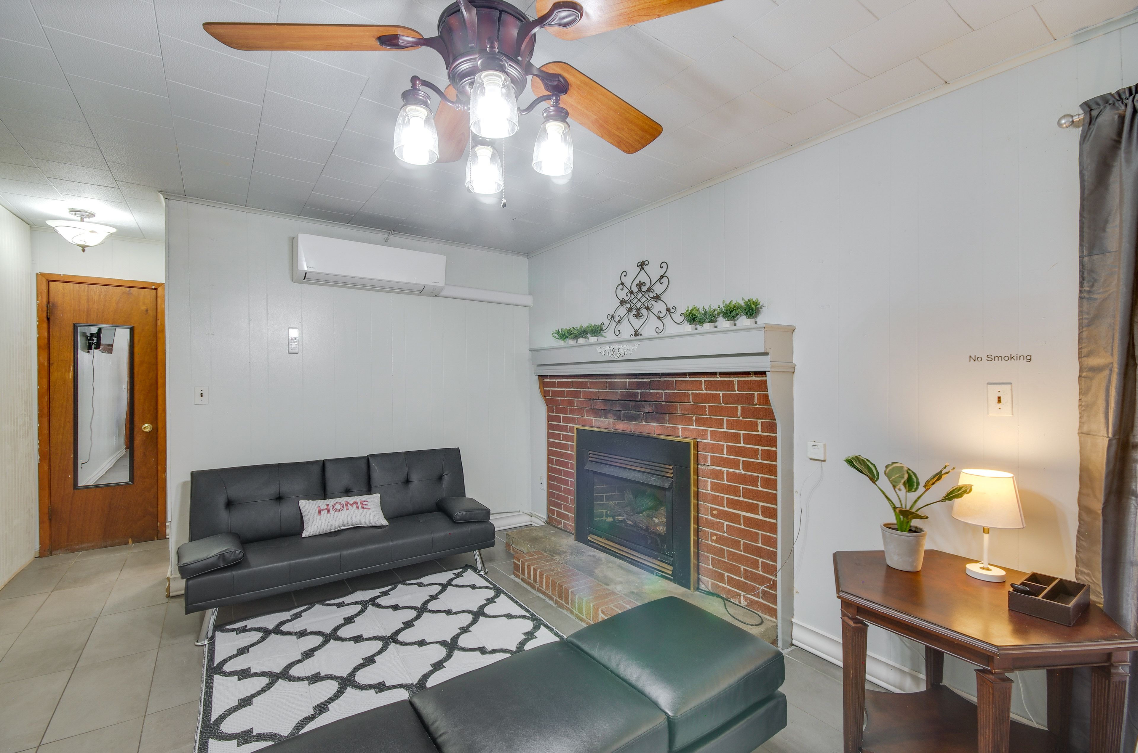 Living Room | Futon | Gas Fireplace | Smart TV | Ceiling Fan