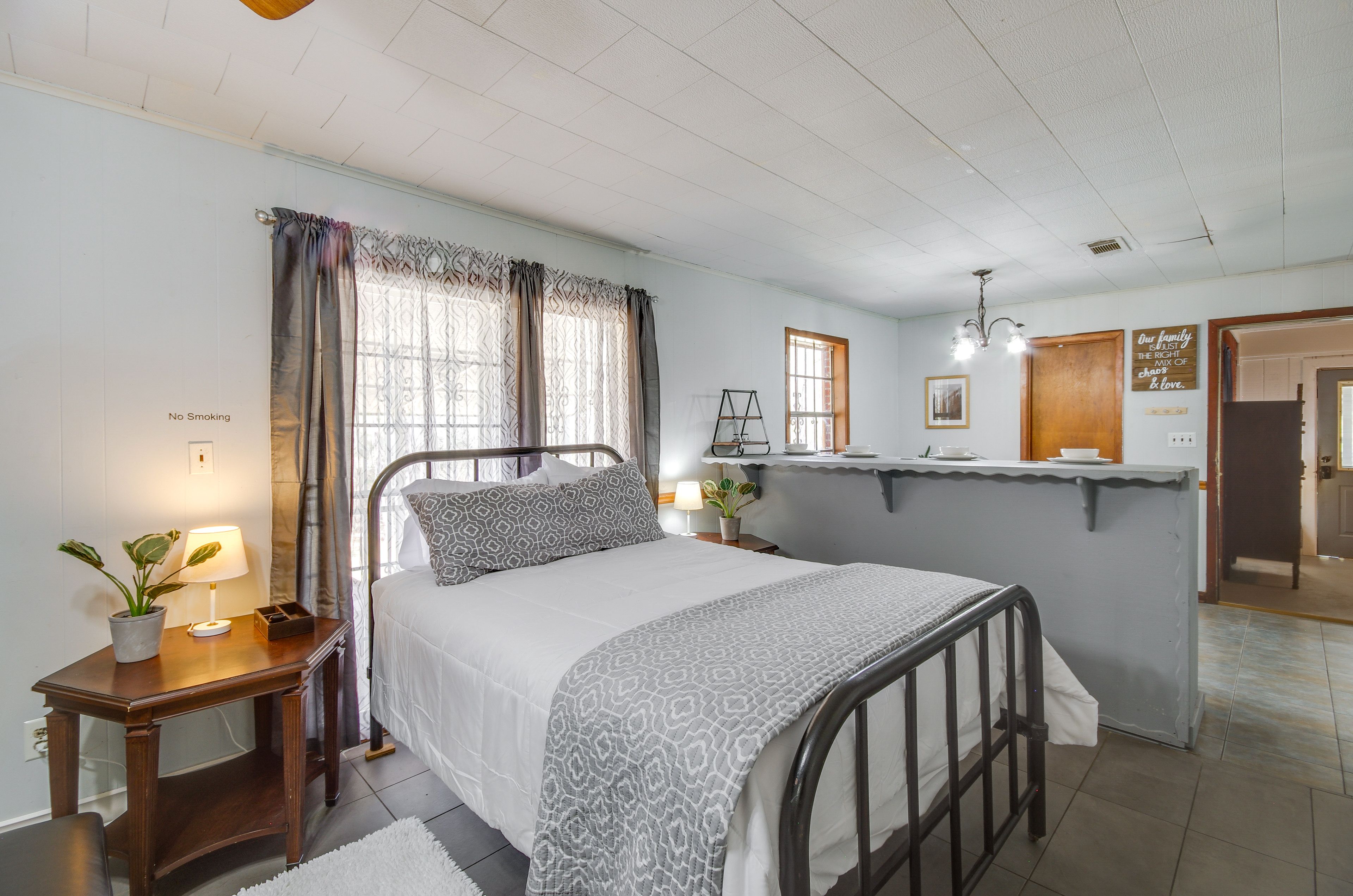 Living Room | Full Bed