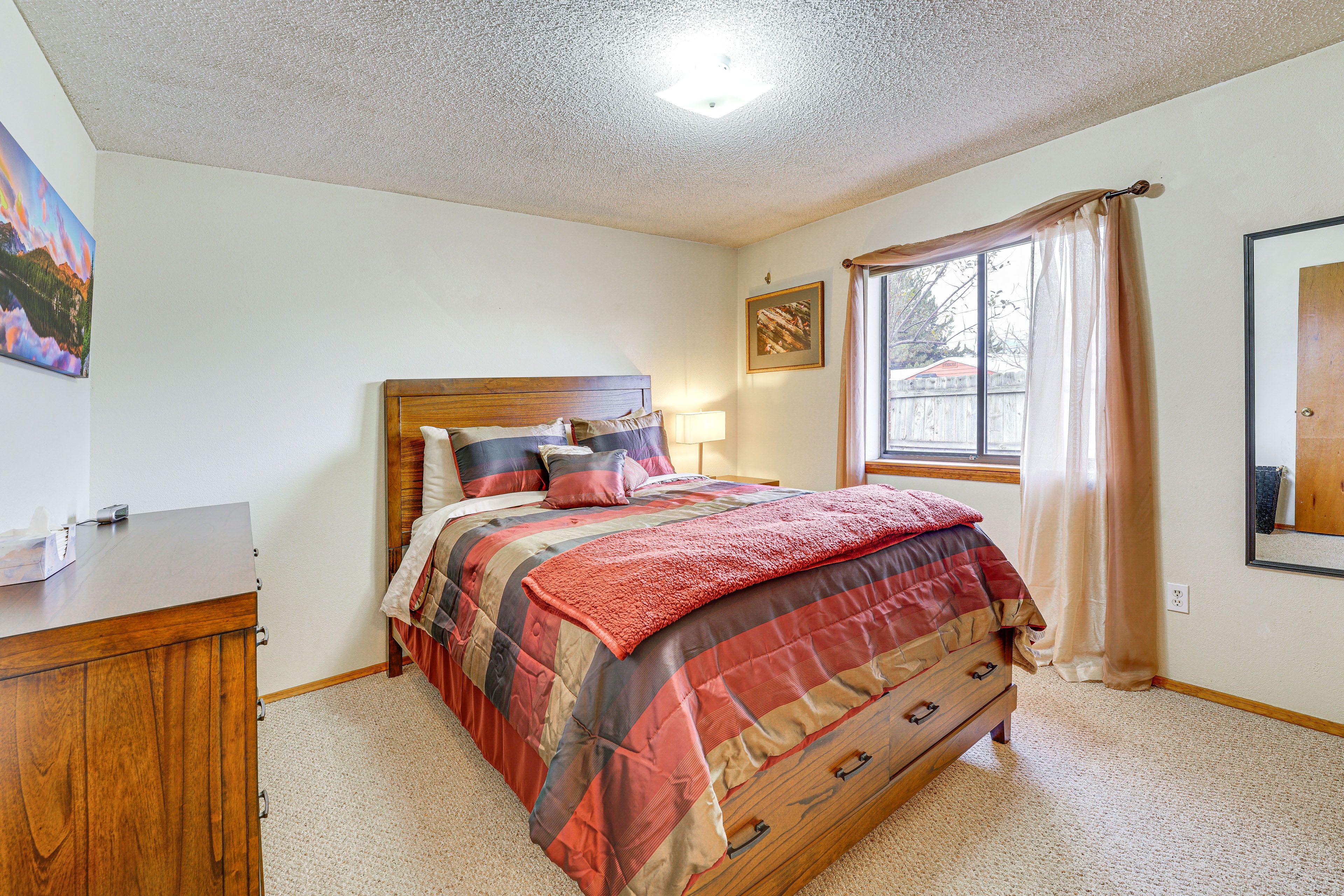 Bedroom 2 | Queen Bed