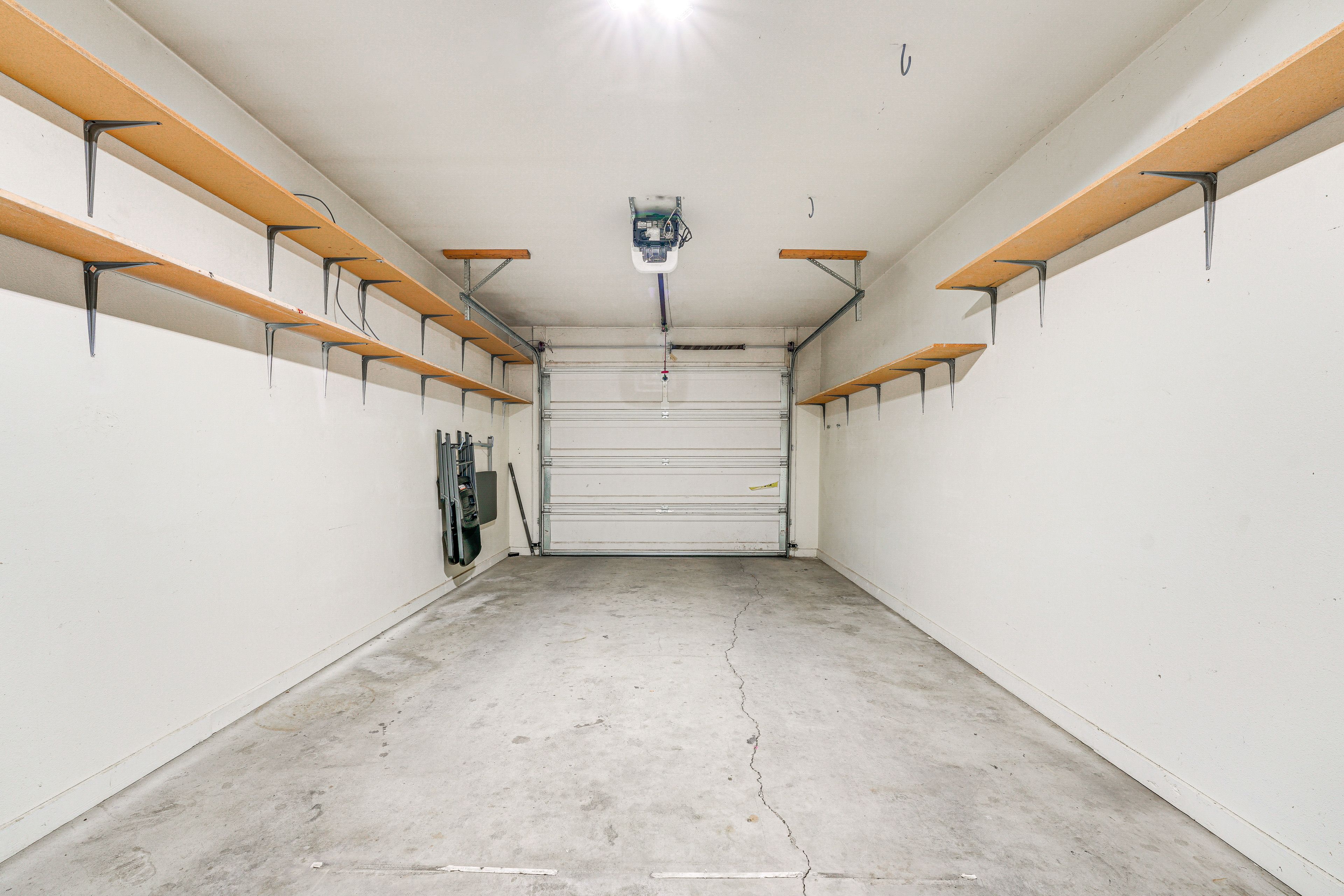 Garage (1 Vehicle) | Driveway (1 Vehicle)