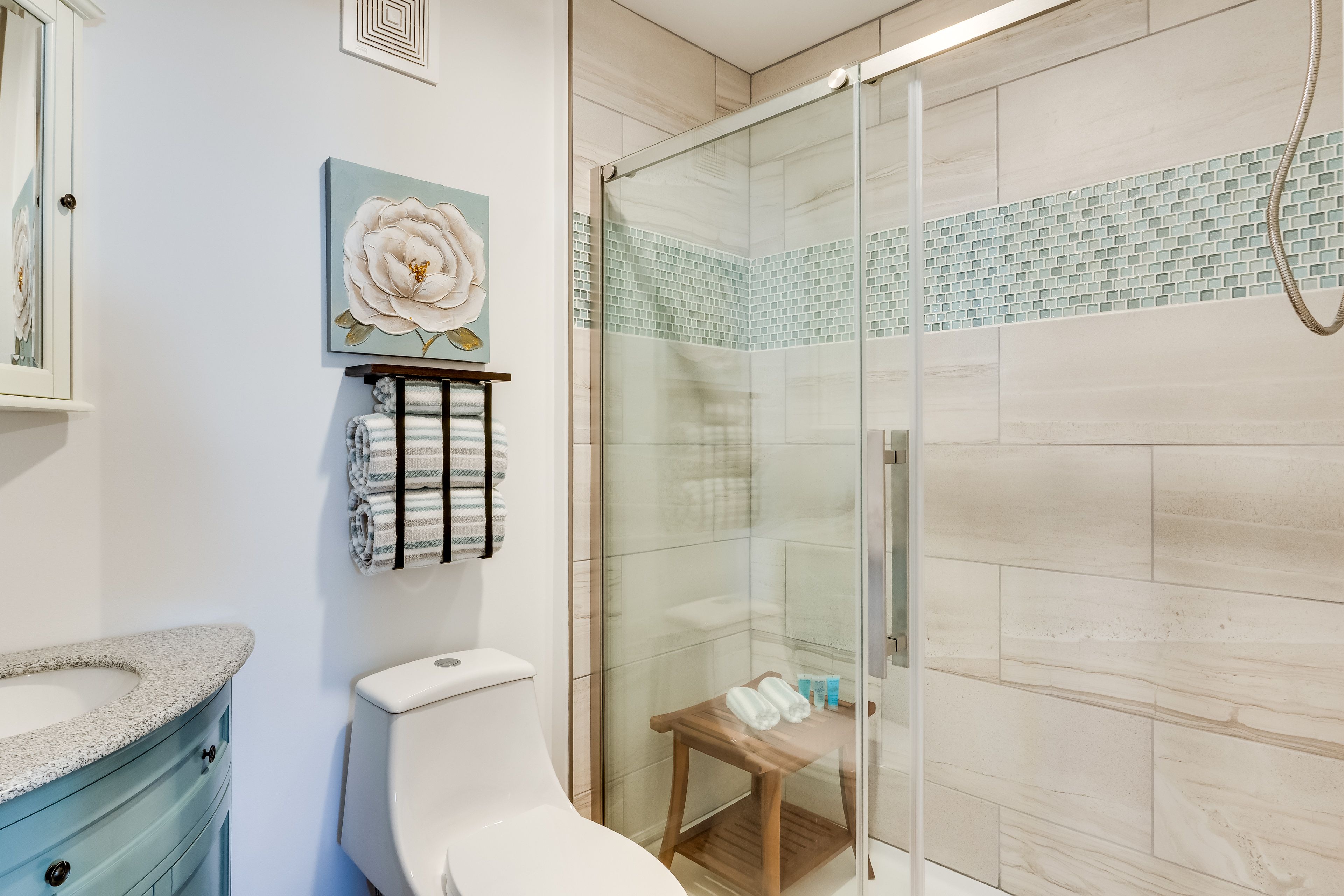 Full Bath | Towels | Hair Dryer | Complimentary Toiletries