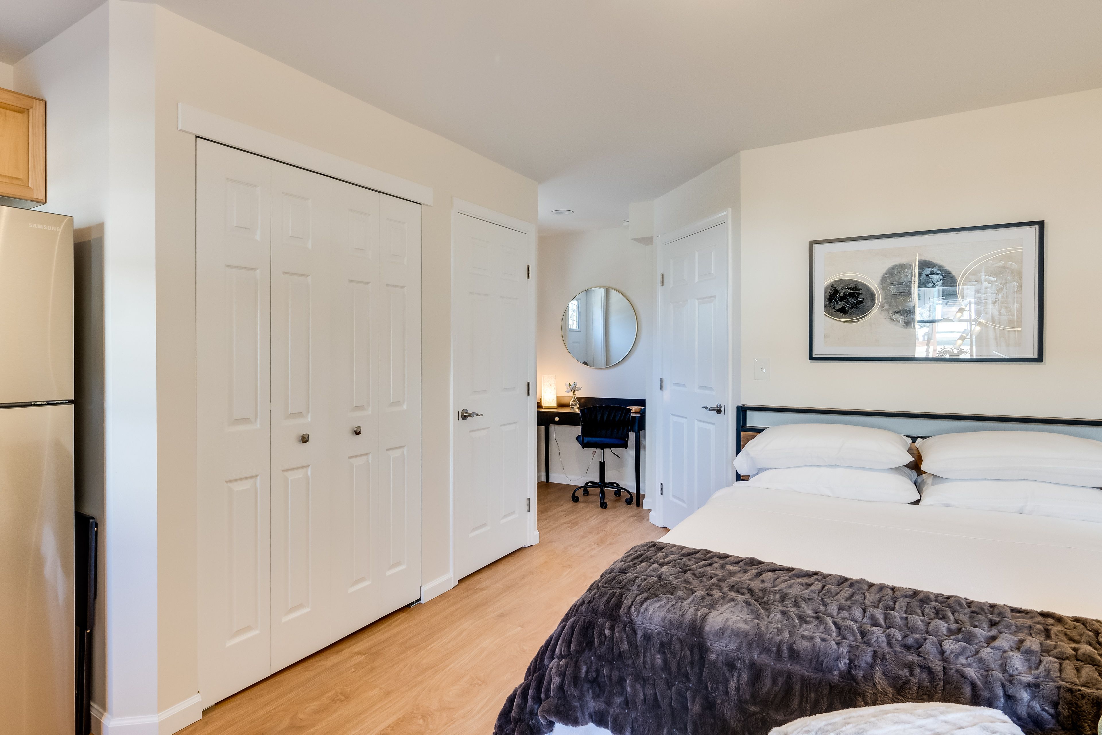 Studio | Queen Bed | Linens Provided