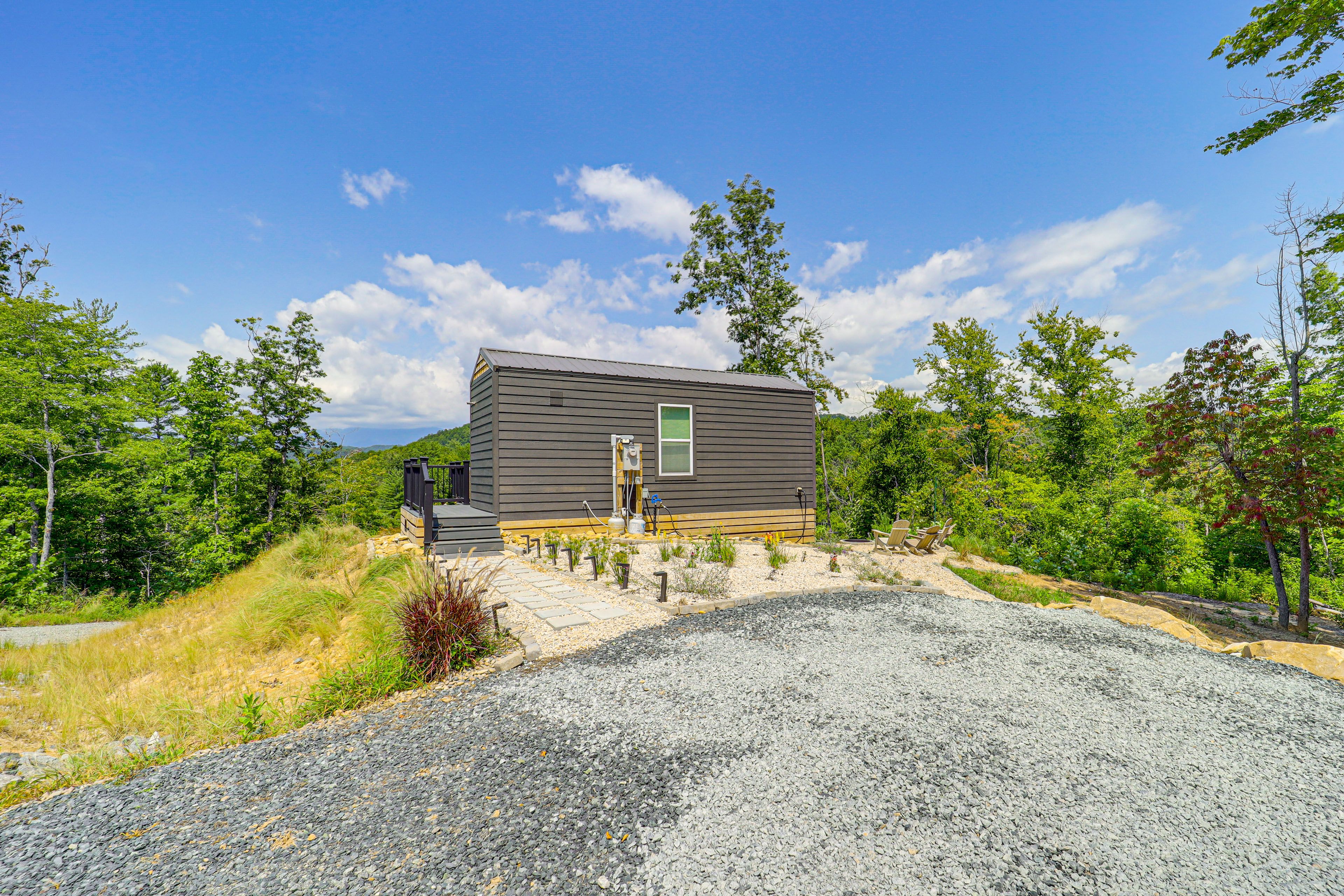 Exterior | Gravel Driveway (2 Vehicles)