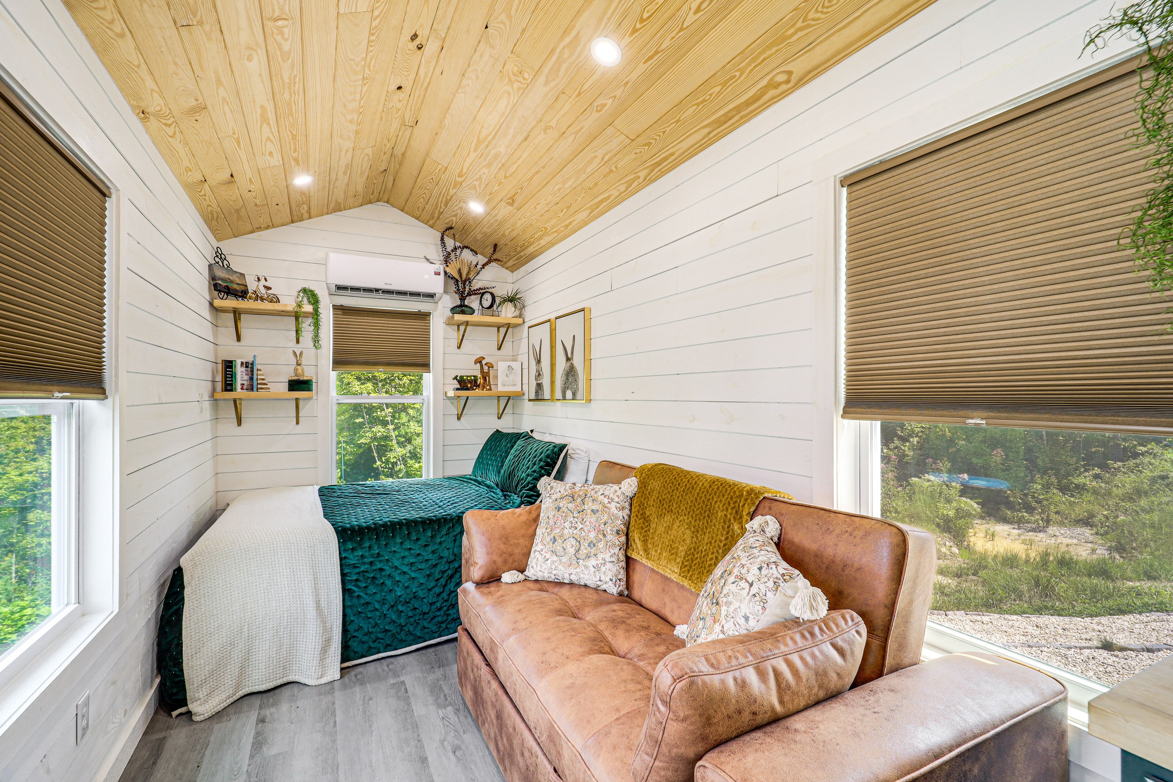 Studio | Queen Bed | Queen Sleeper Sofa | Linens Provided