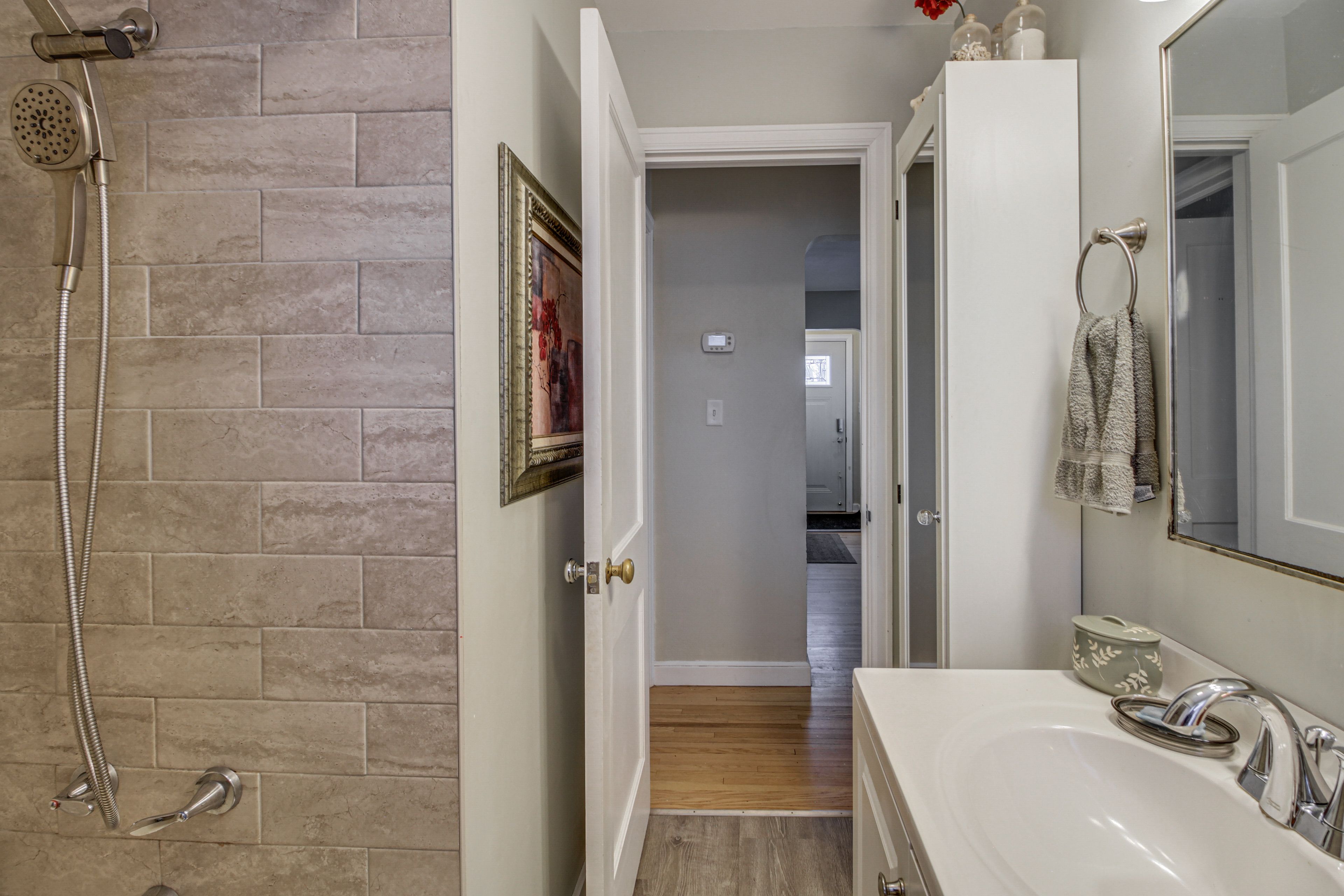 Full Bathroom | Towels Provided | Complimentary Toiletries