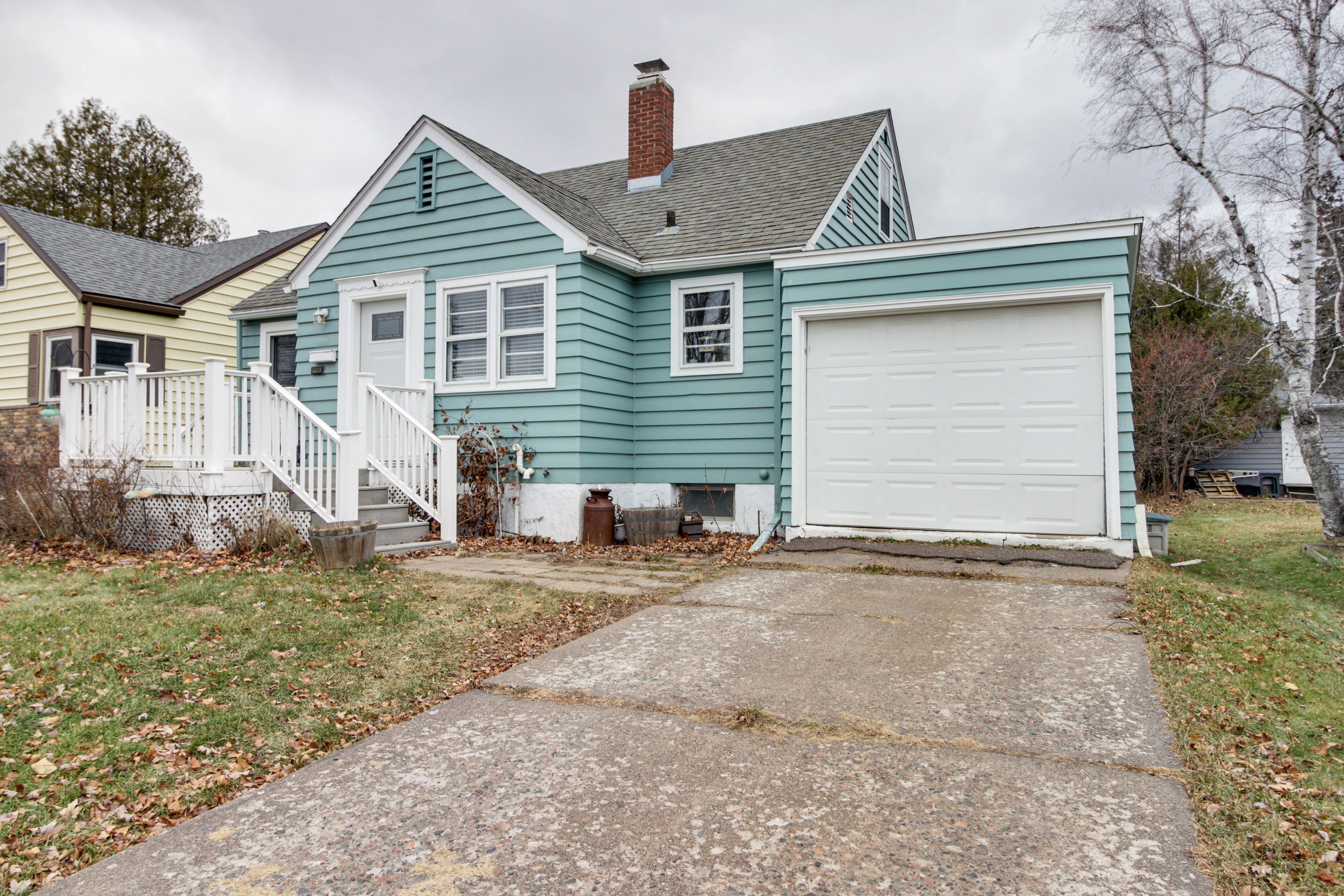 Driveway (1 Vehicle) | Alley (4 Vehicles) | Free Street Parking