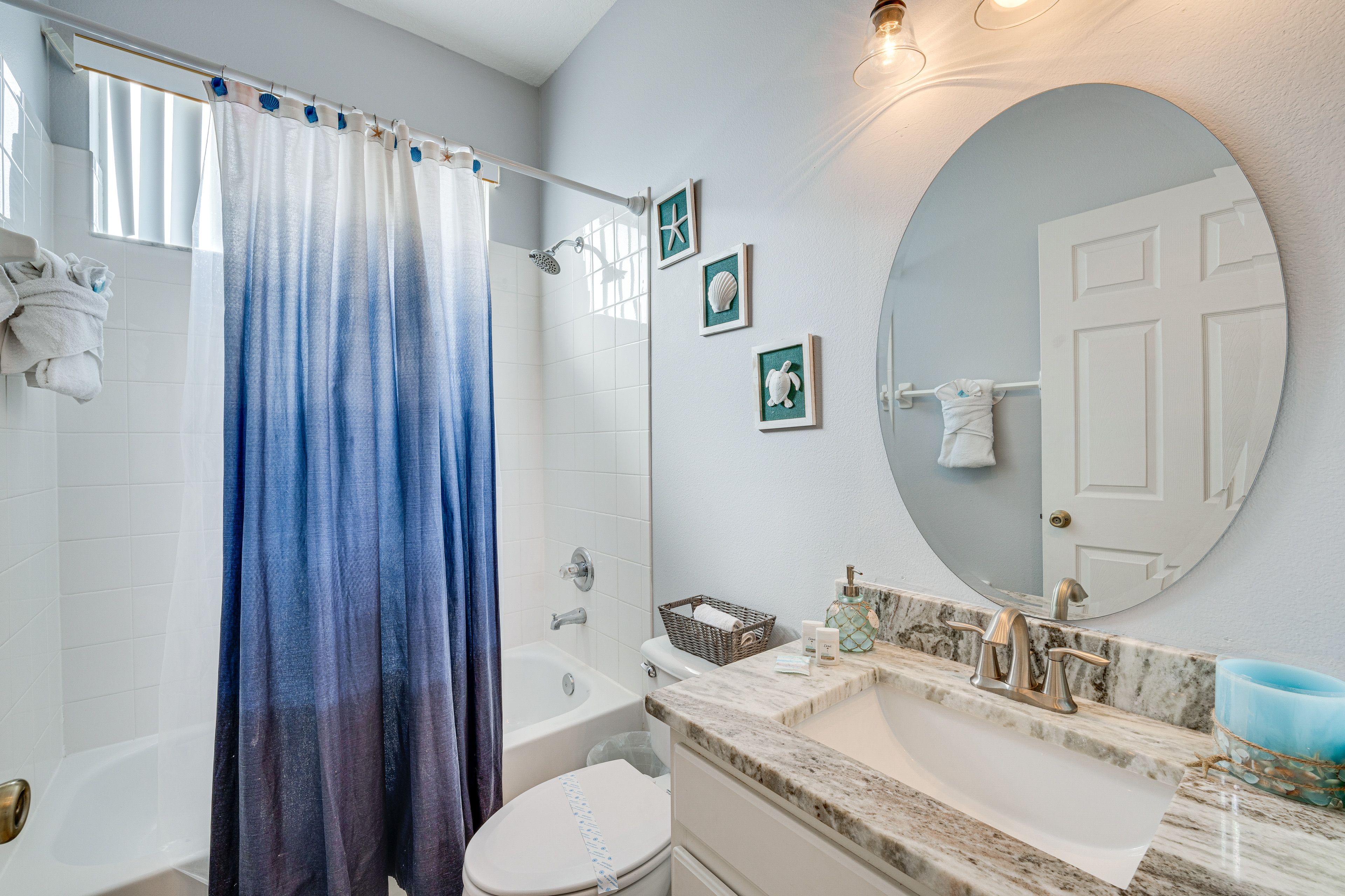 Full Bathroom | Complimentary Toiletries