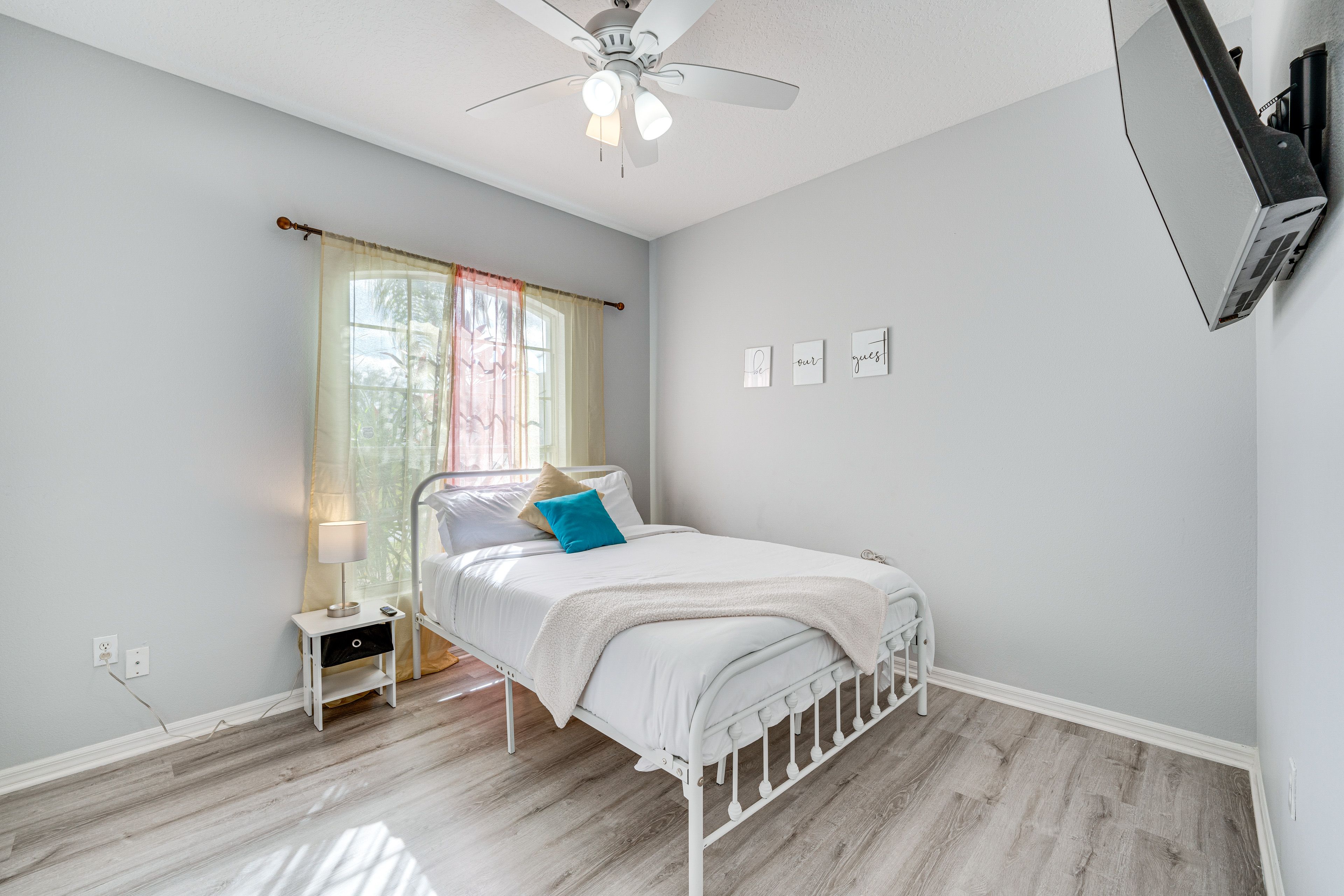 Bedroom 2 | Queen Bed