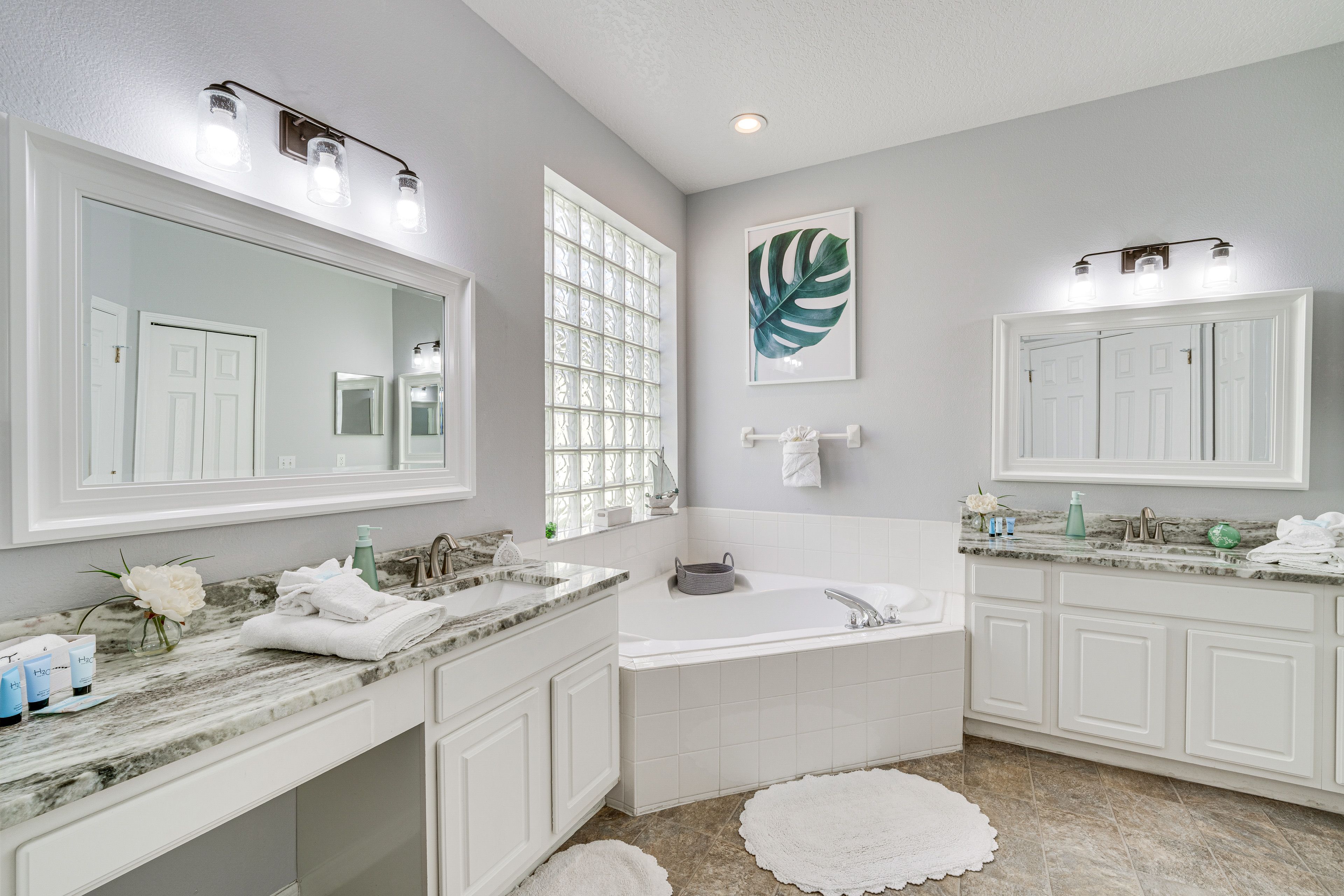 Full Bathroom | Towels PRovided