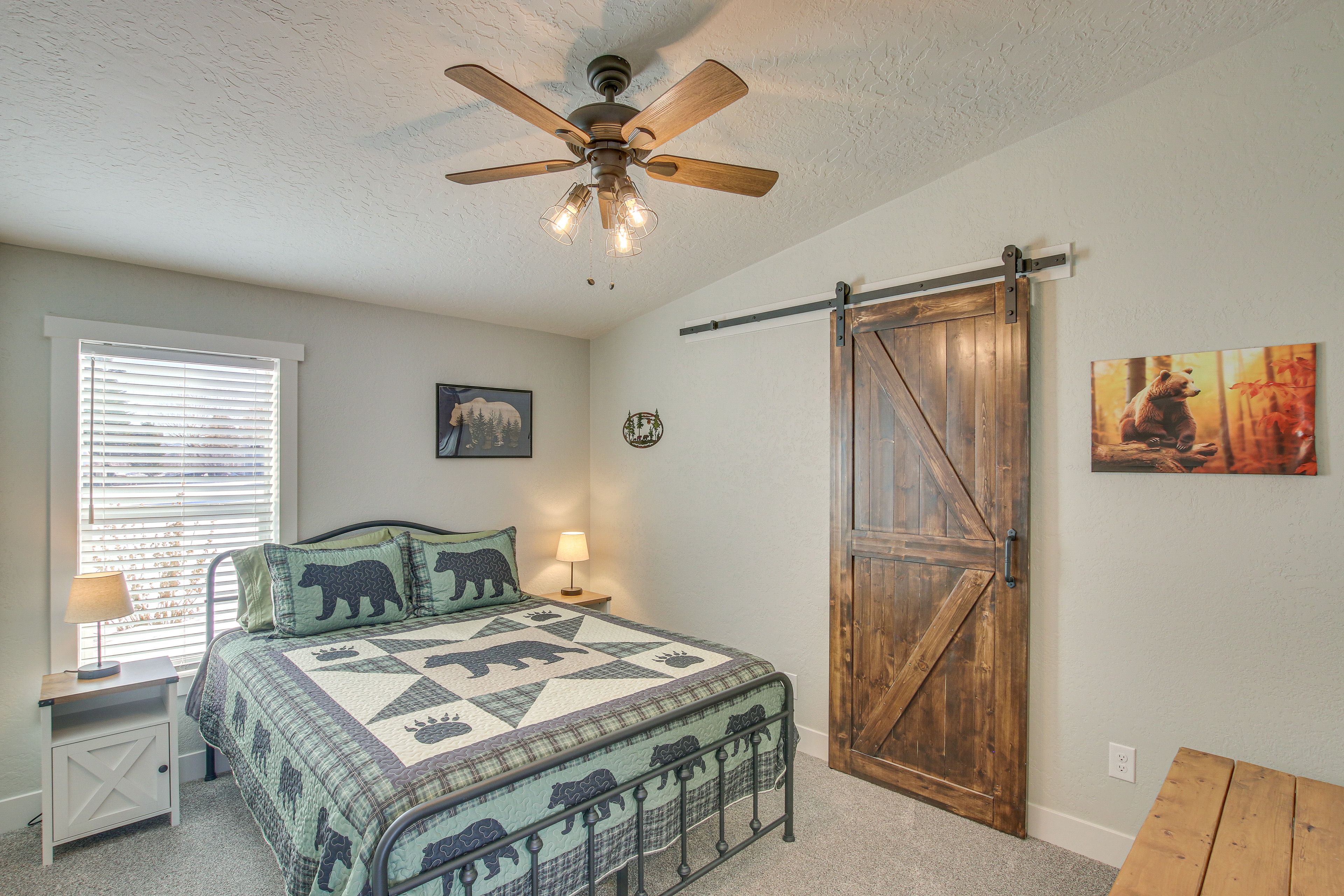Bedroom 2 | Queen Bed