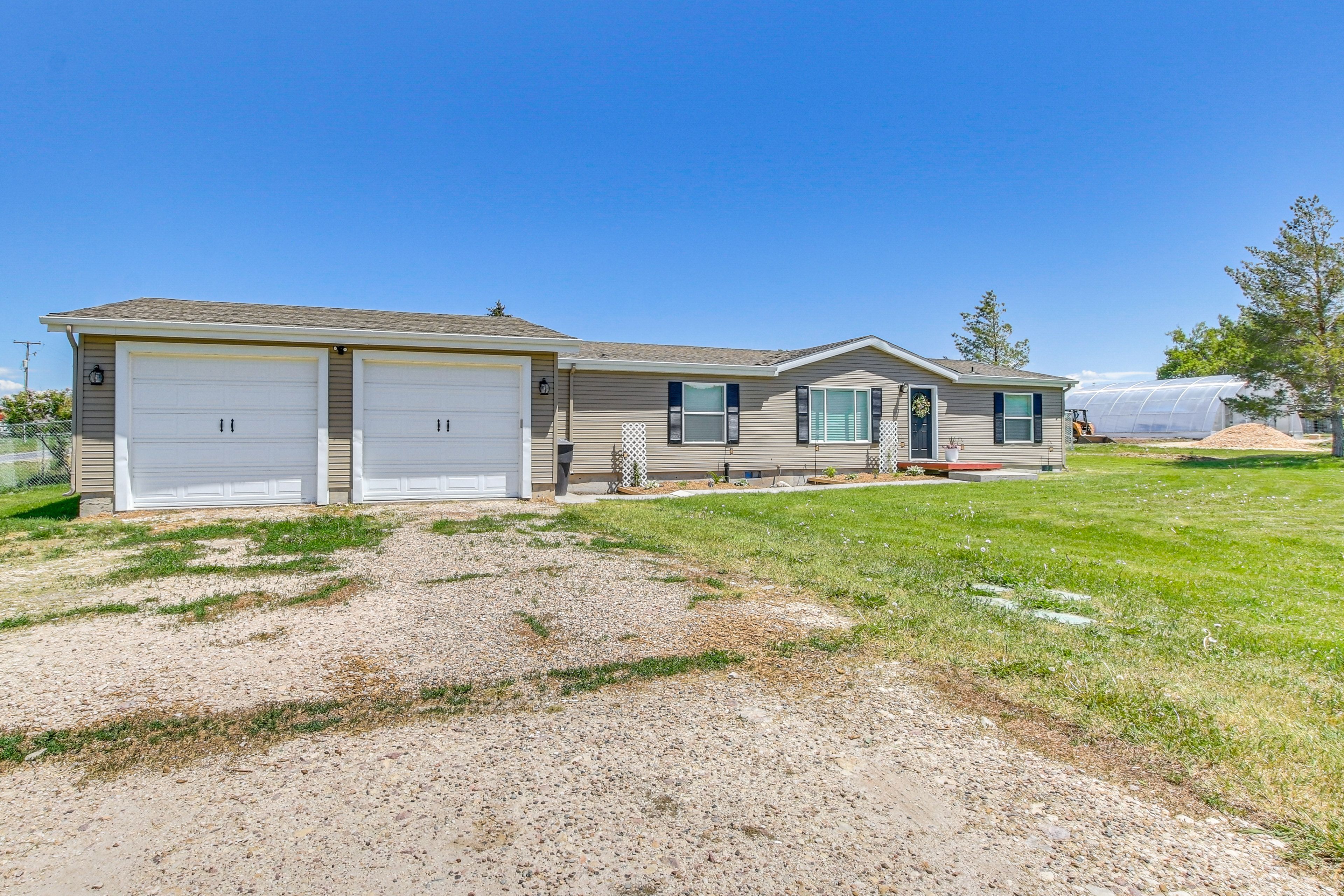 Parking | Driveway (4 Vehicles) | Street | RV/Trailer