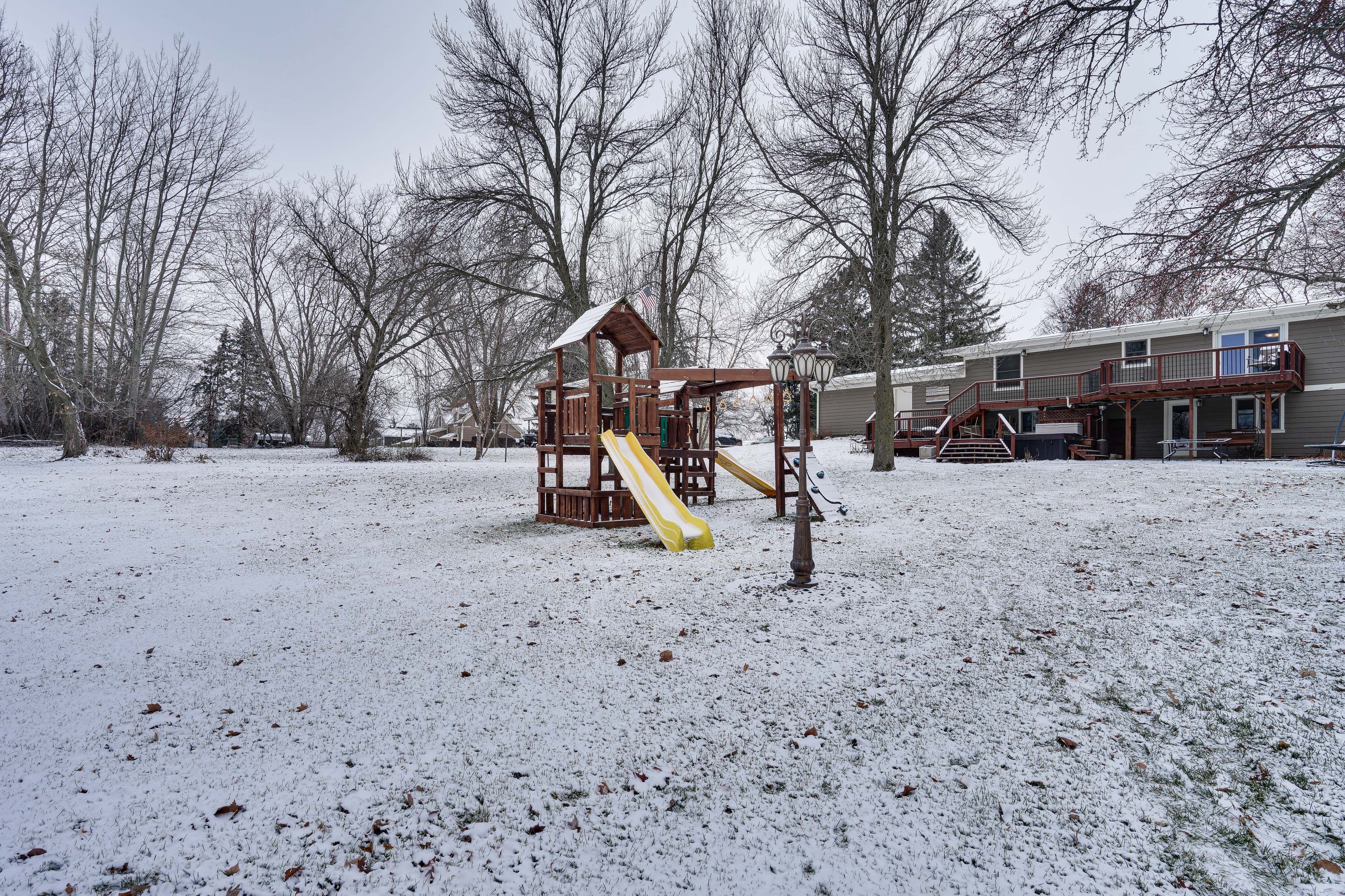 Shared Yard Area & Playground