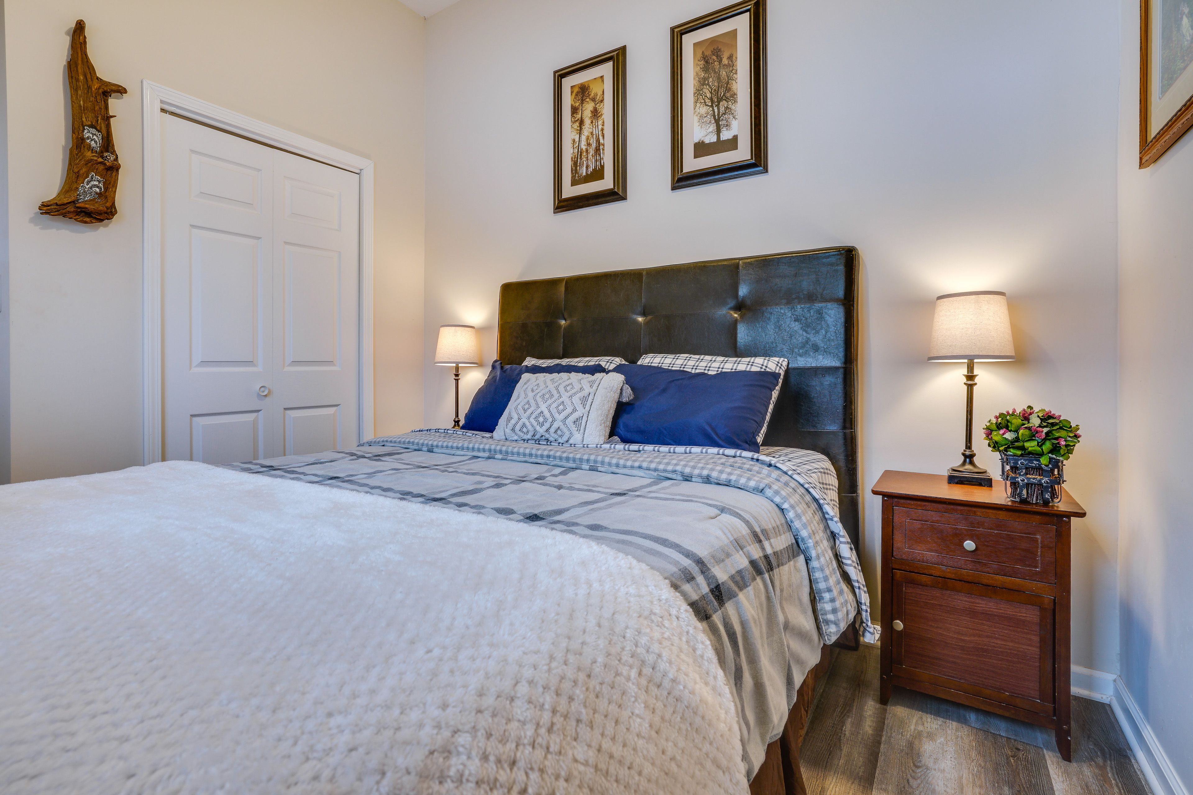 Bedroom 1 | Queen Bed