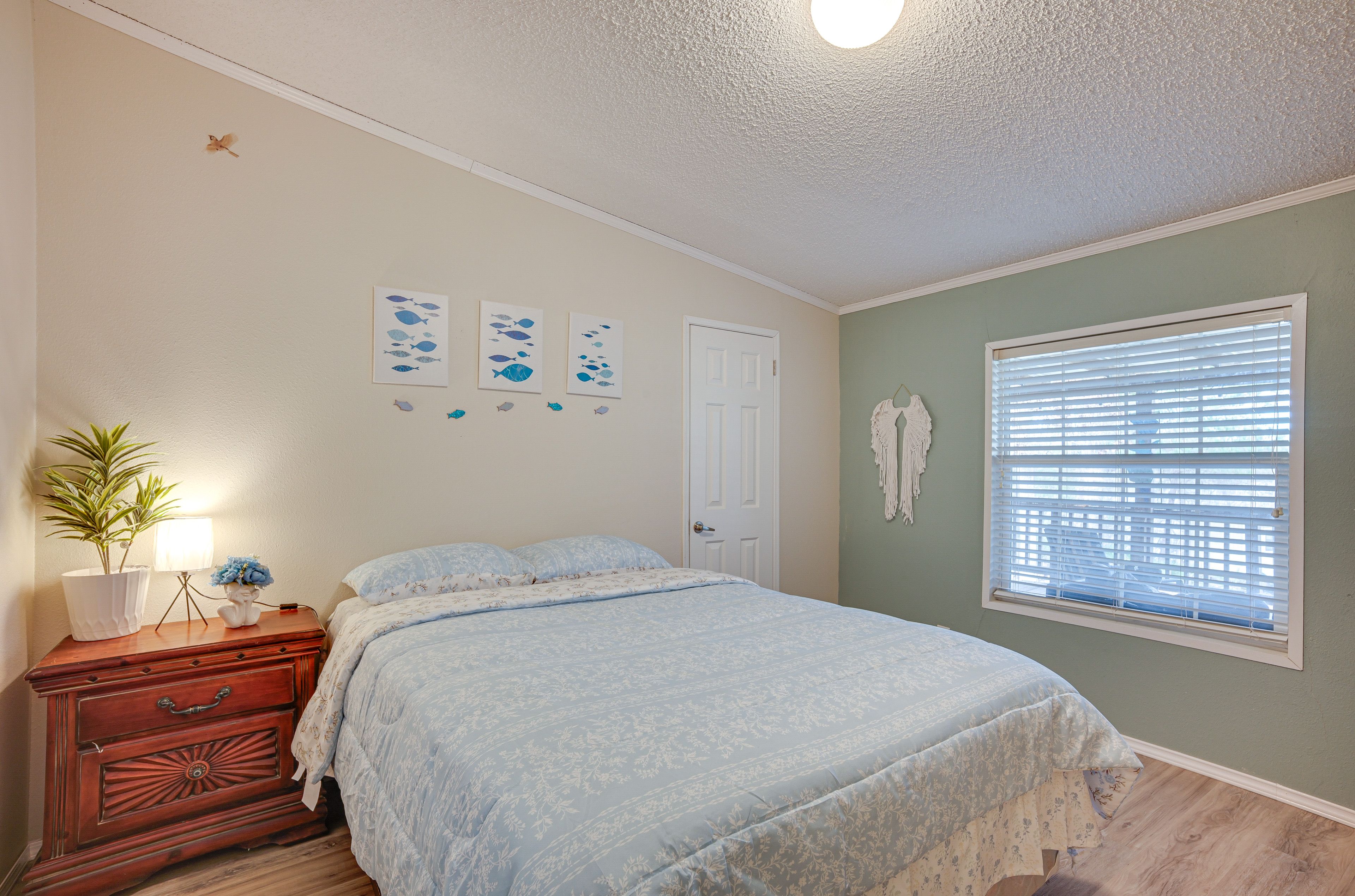 Bedroom 3 | Queen Bed