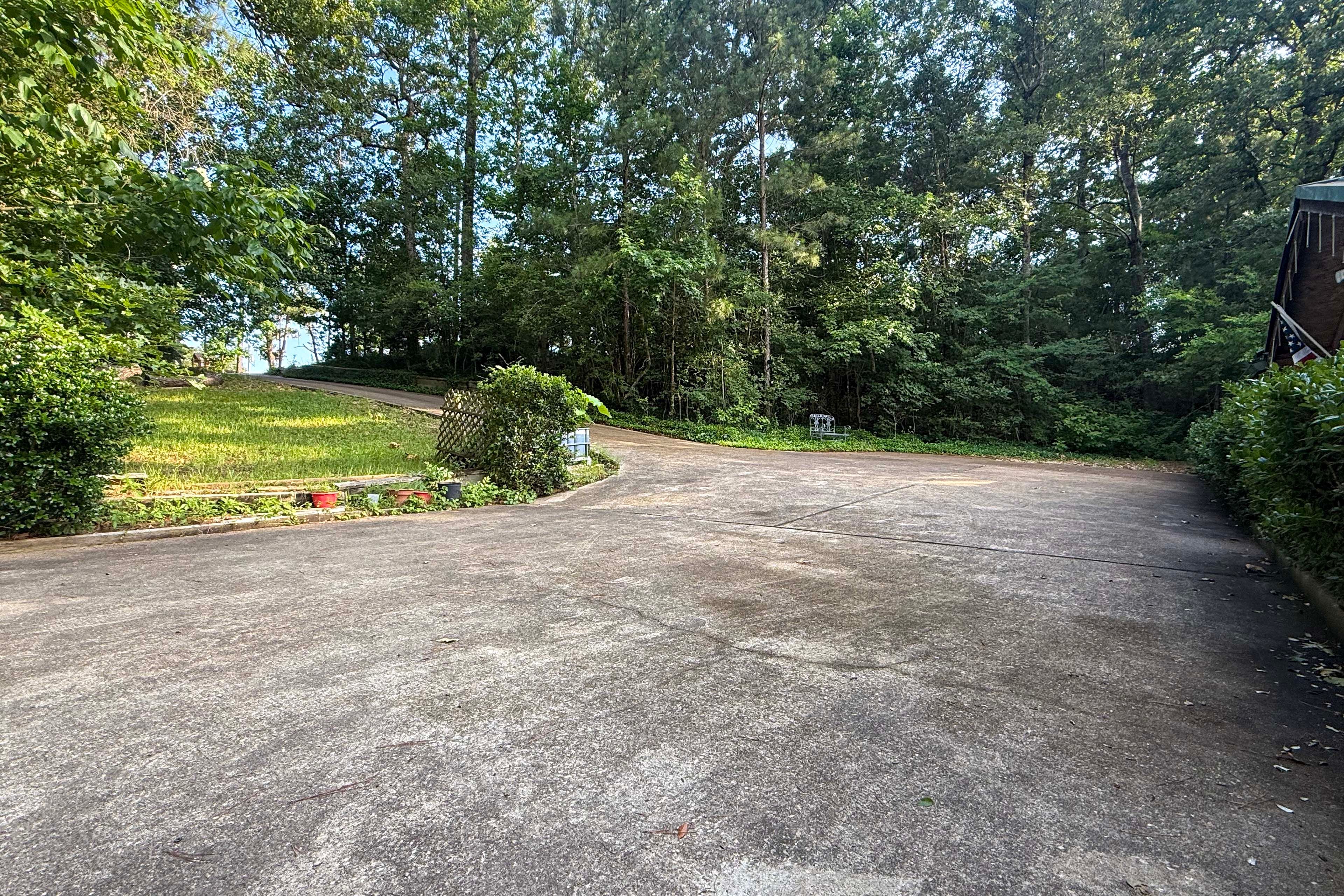 Parking | Driveway (4 Vehicles) | Grassy Area (6 Vehicles) | Free Street Parking