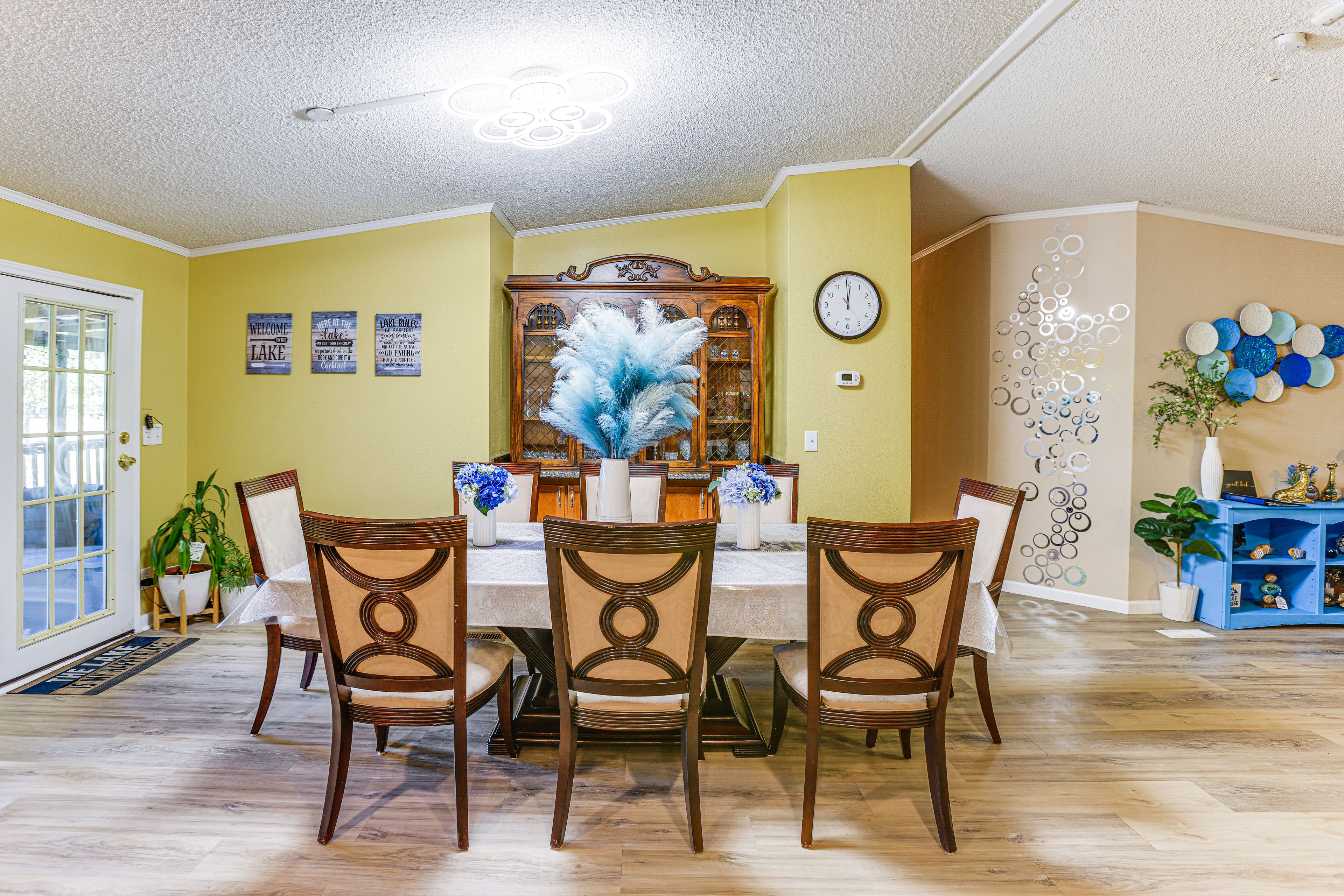 Dining Area | Dishware & Flatware