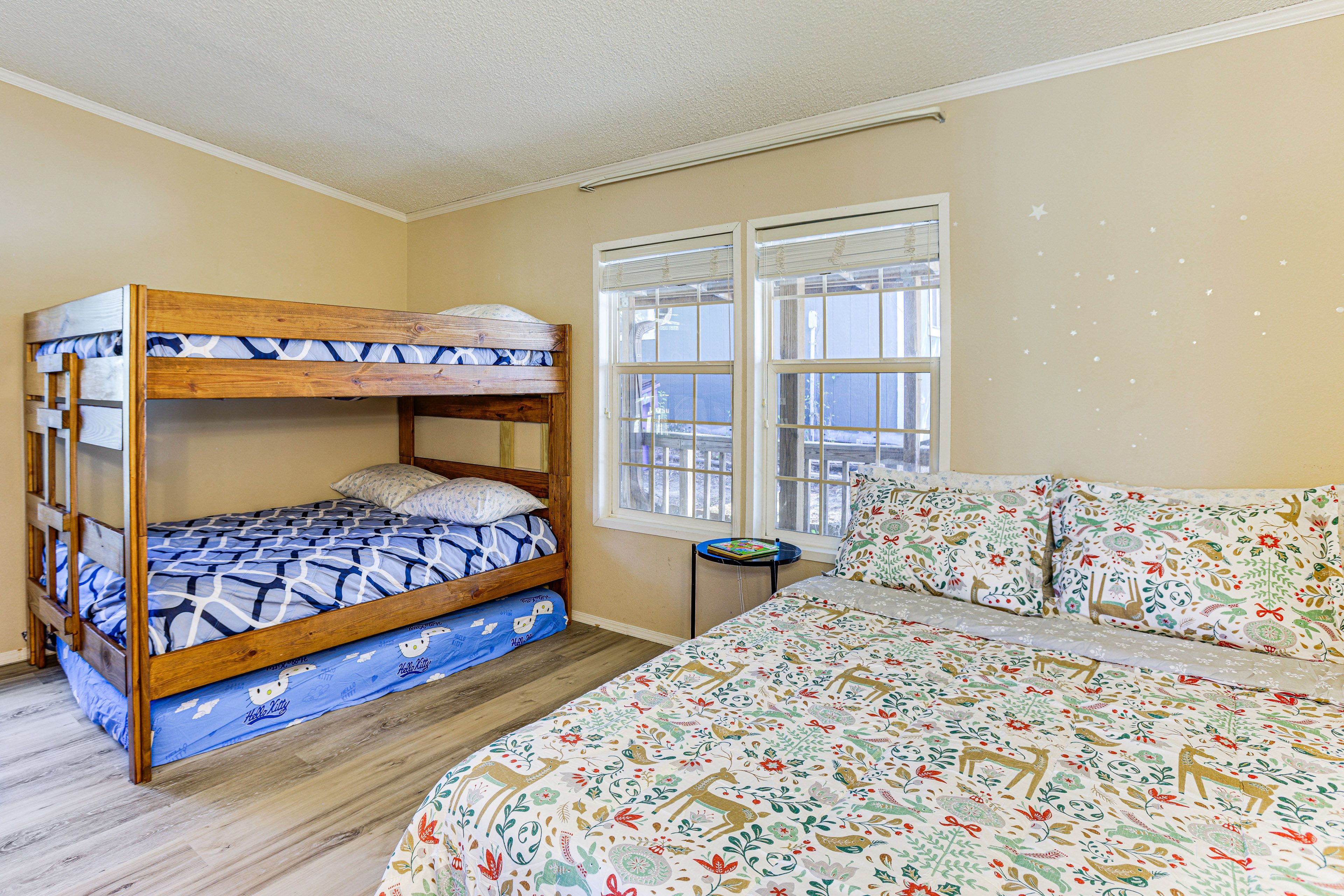 Bedroom 5 | Queen Bed | Full Bunk Bed