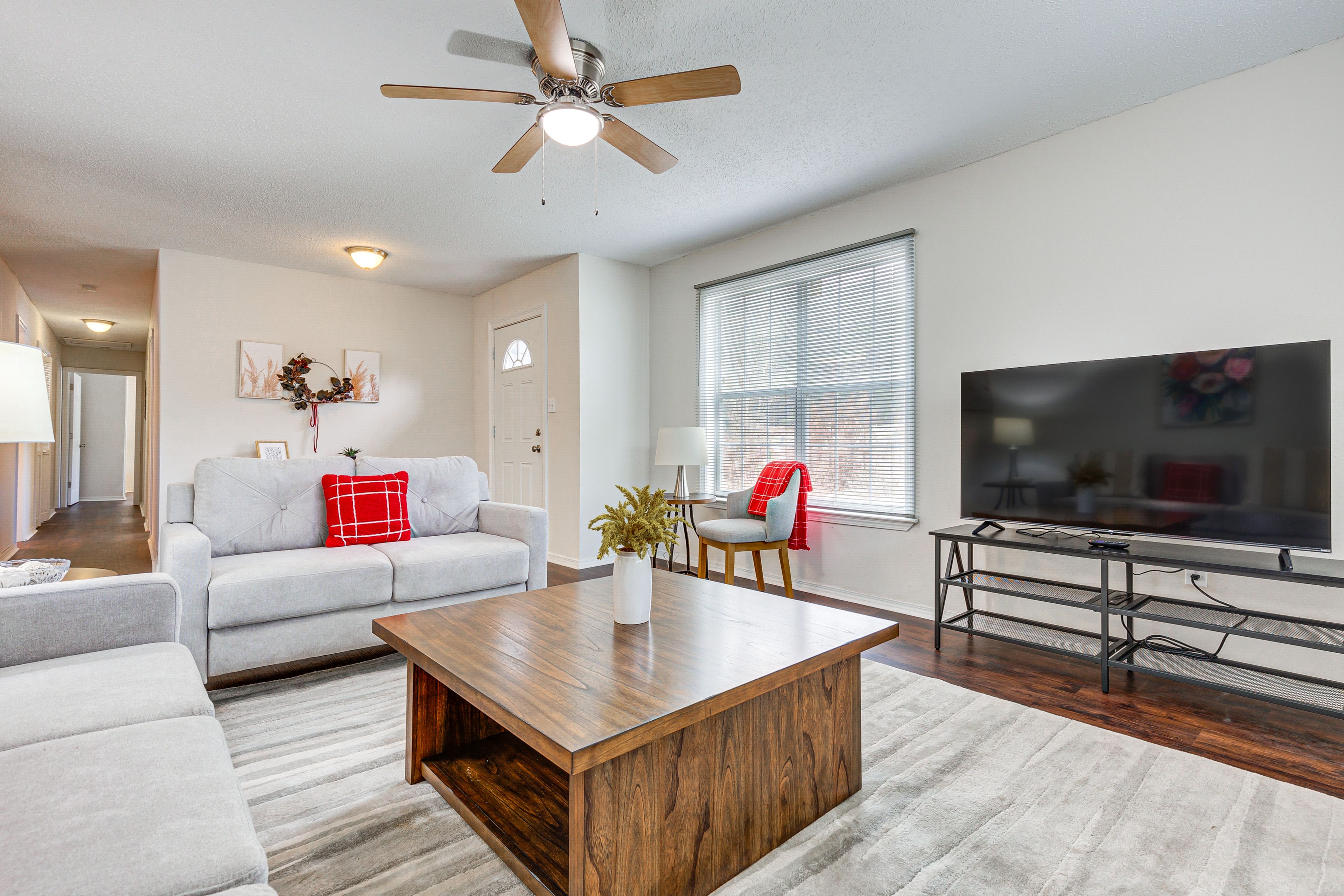 Living Room | Smart TVs | Free WiFi | Central A/C & Heating