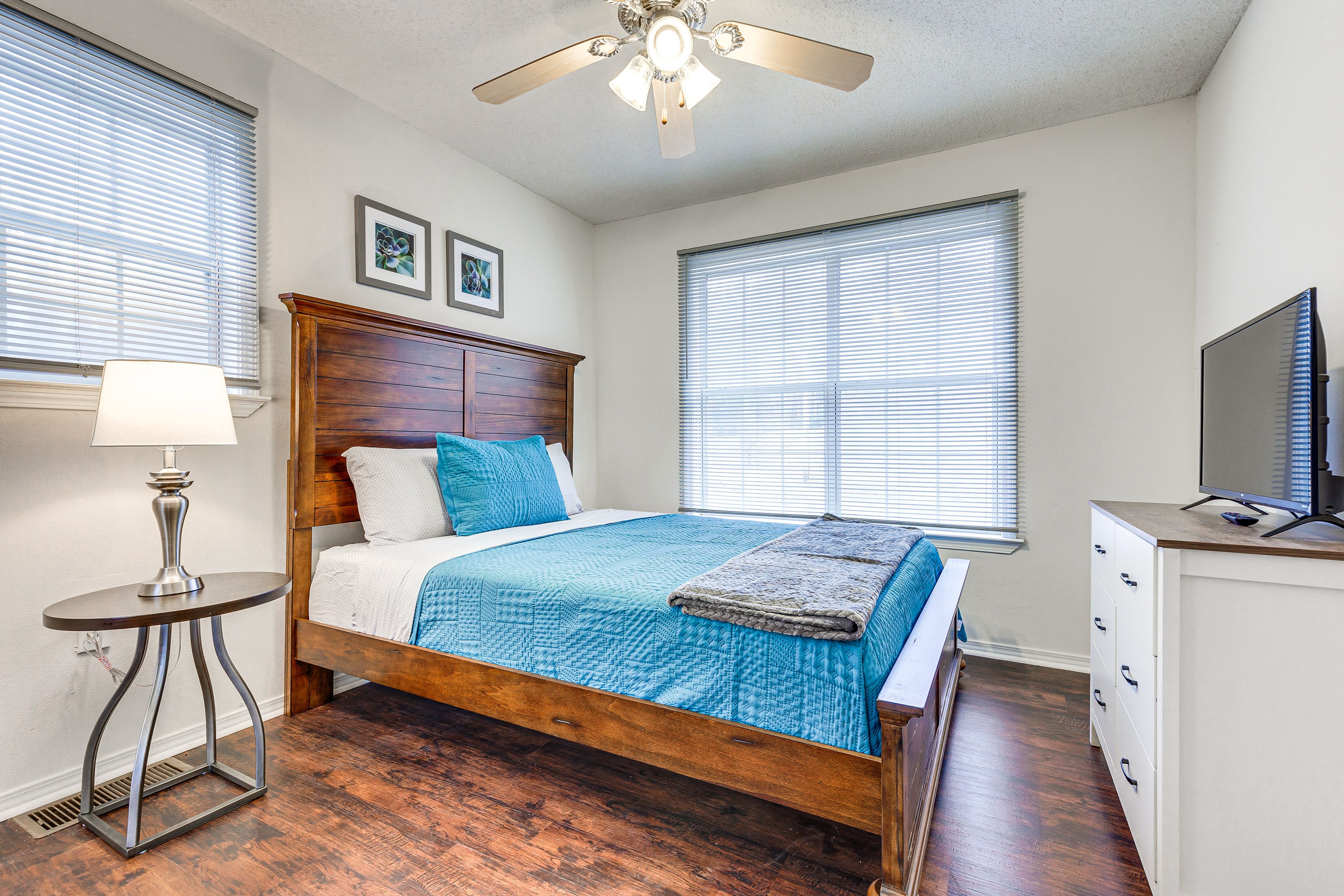 Bedroom 2 | Queen Bed