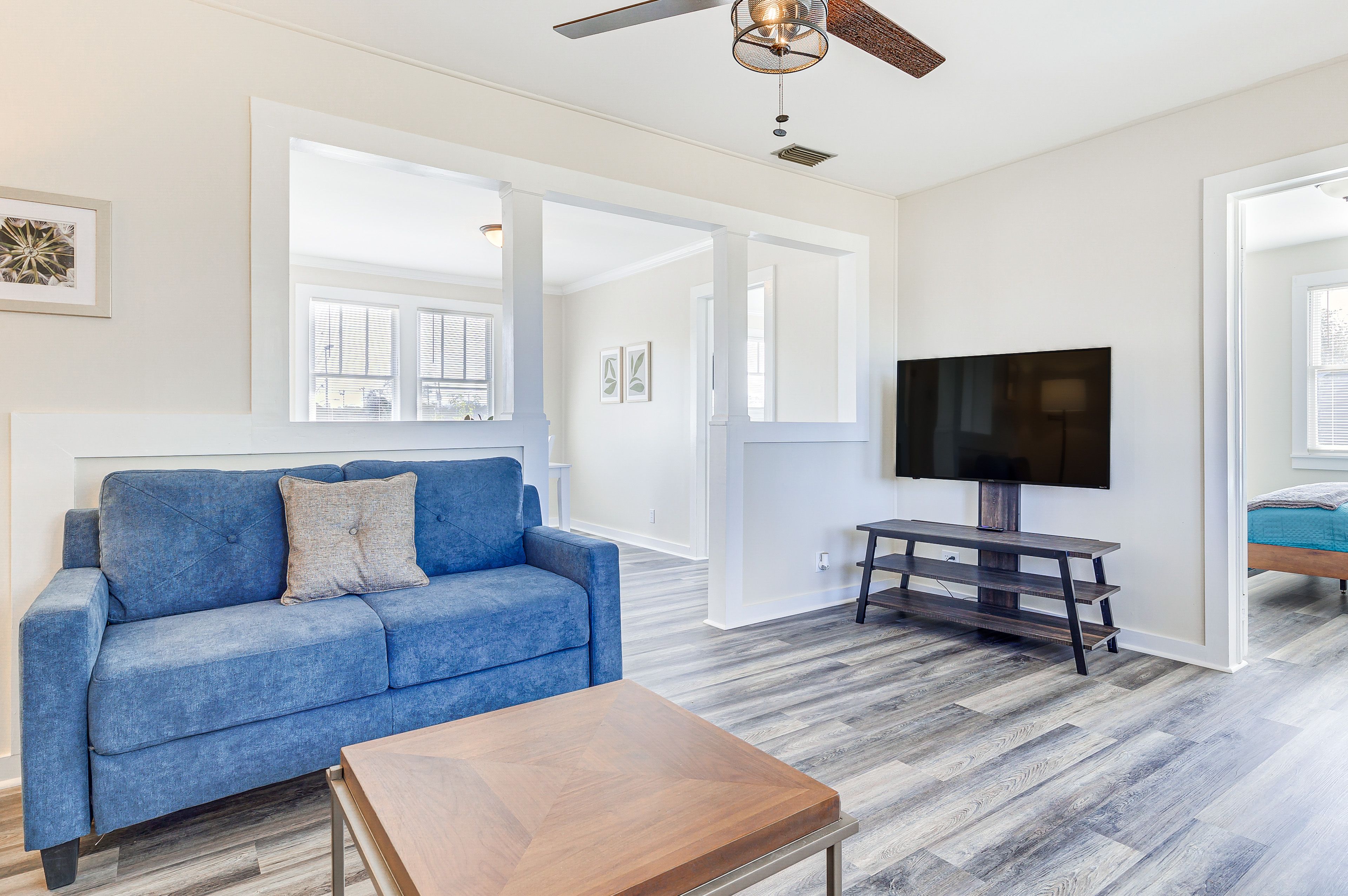 Living Room | Smart TV | Central A/C