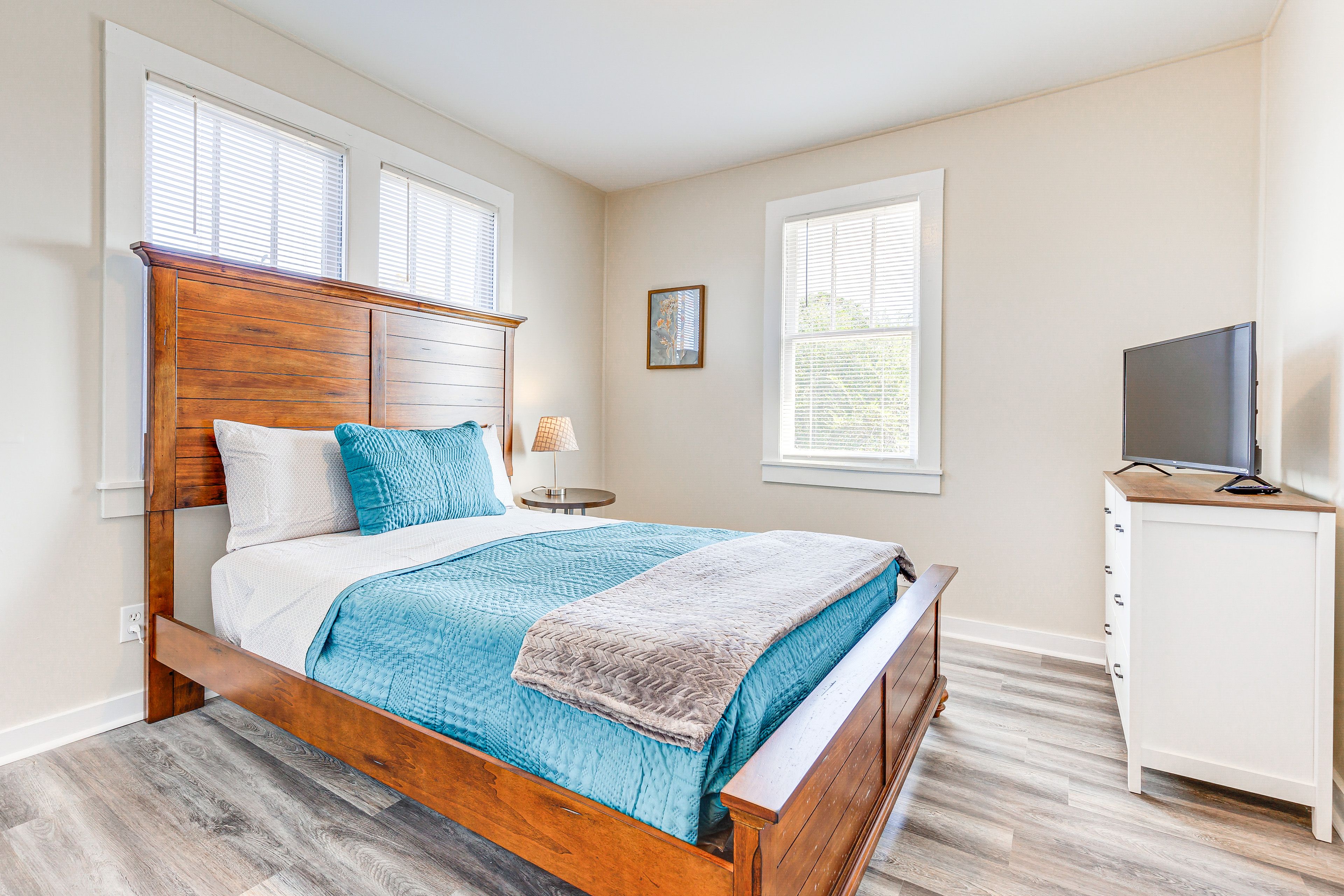 Bedroom 3 | Full Bed | Smart TV