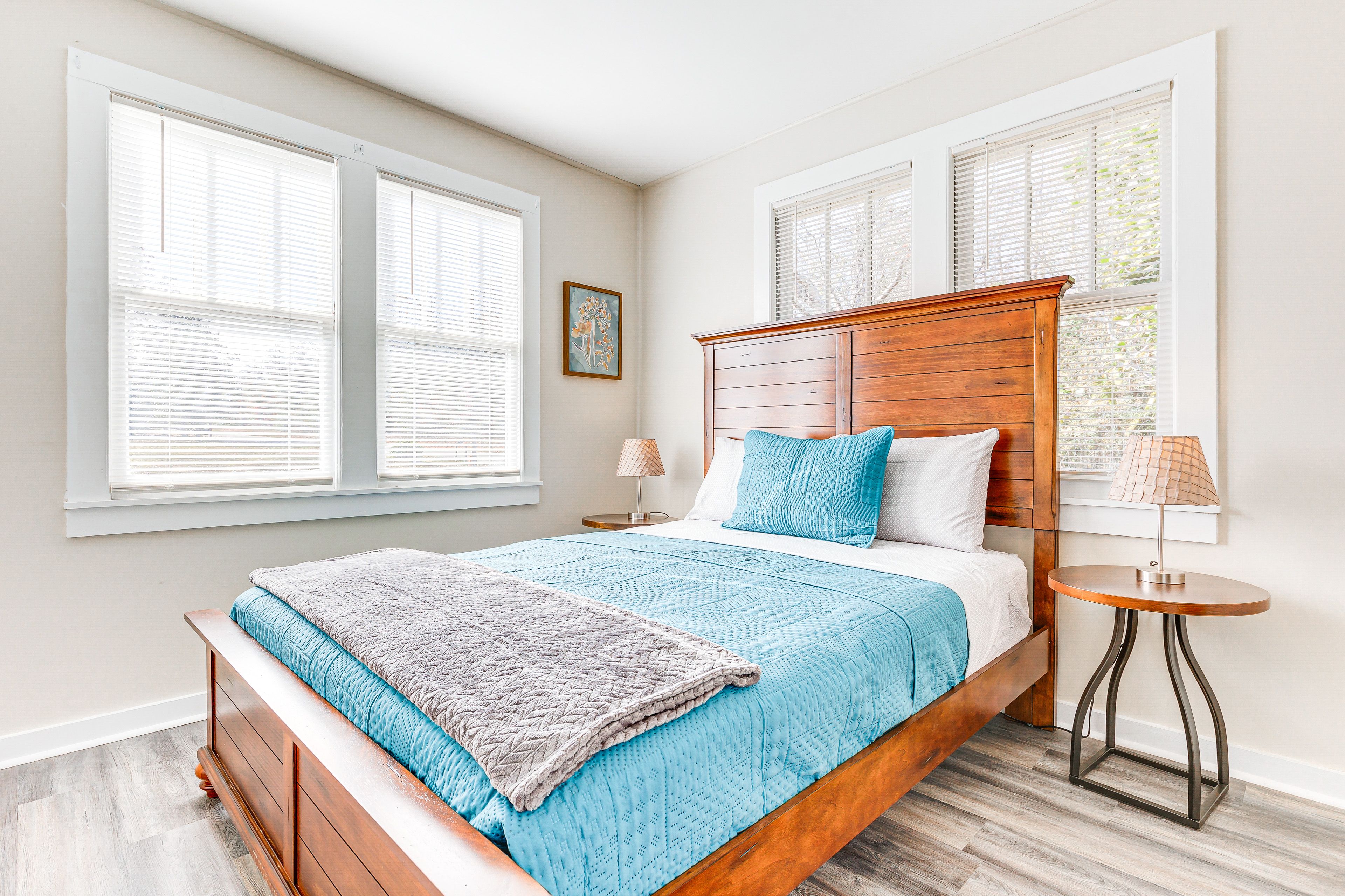 Bedroom 1 | Queen Bed | Smart TV