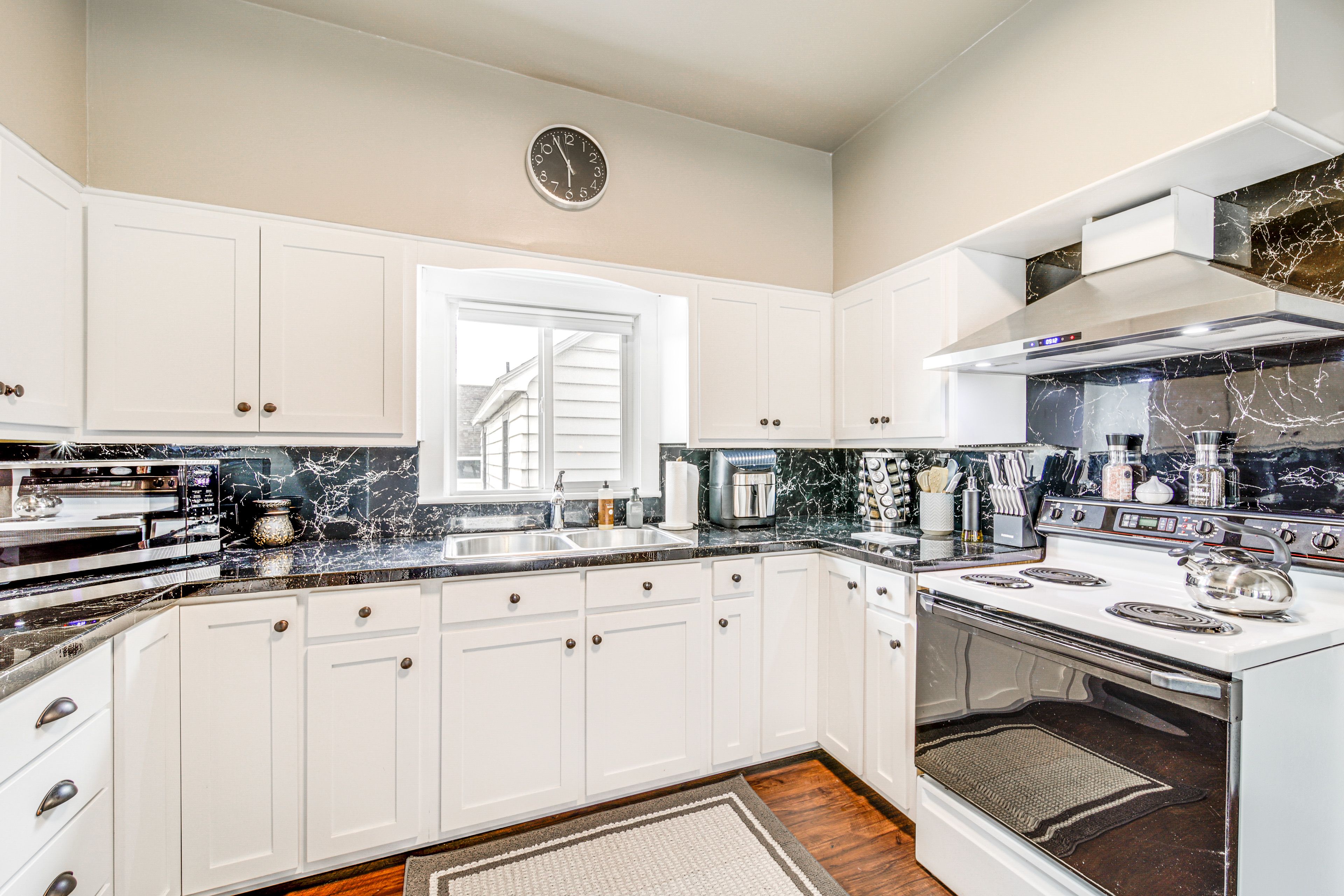 Kitchen | 1st Floor | Air Fryer | Toaster