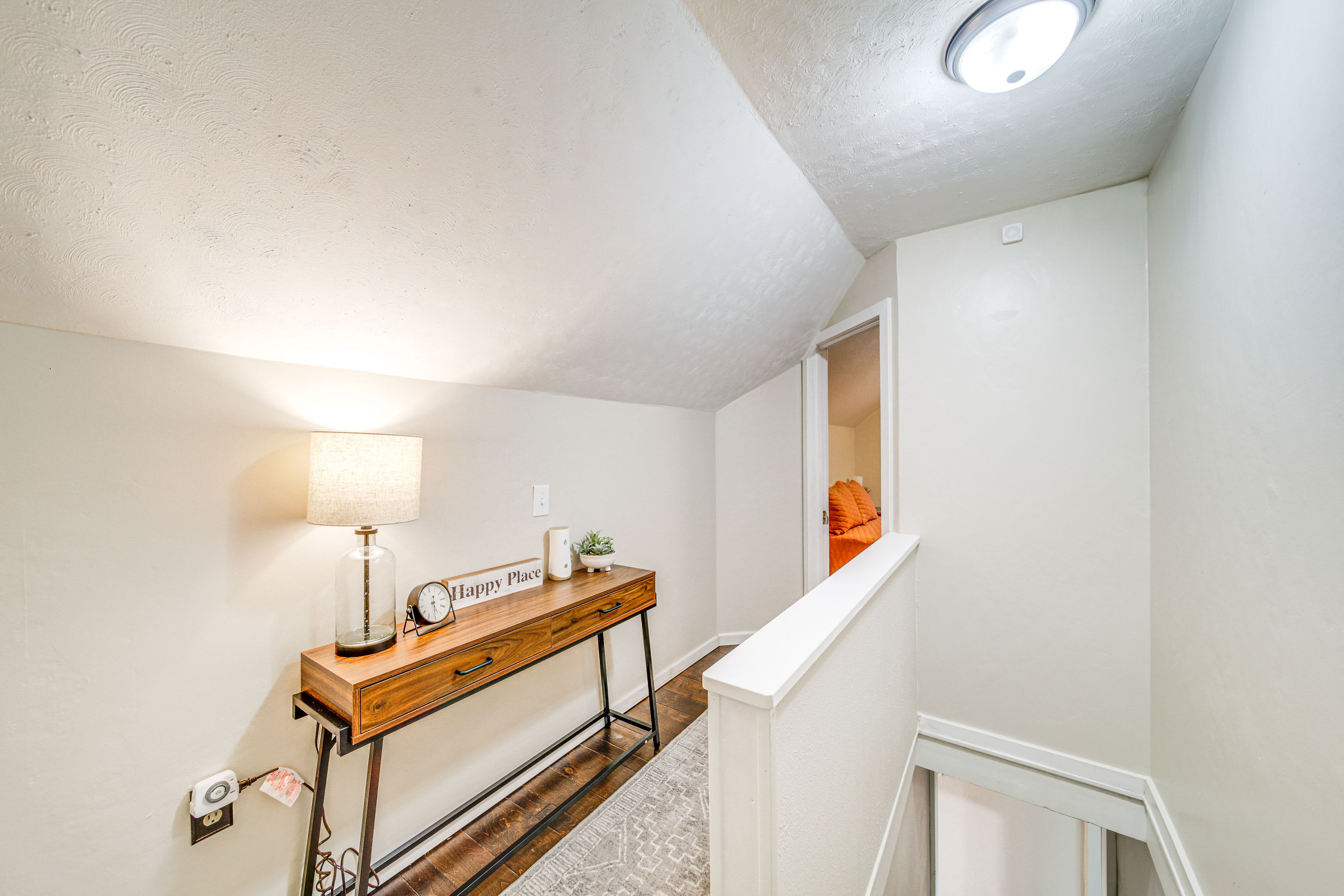 Landing | 2nd Floor