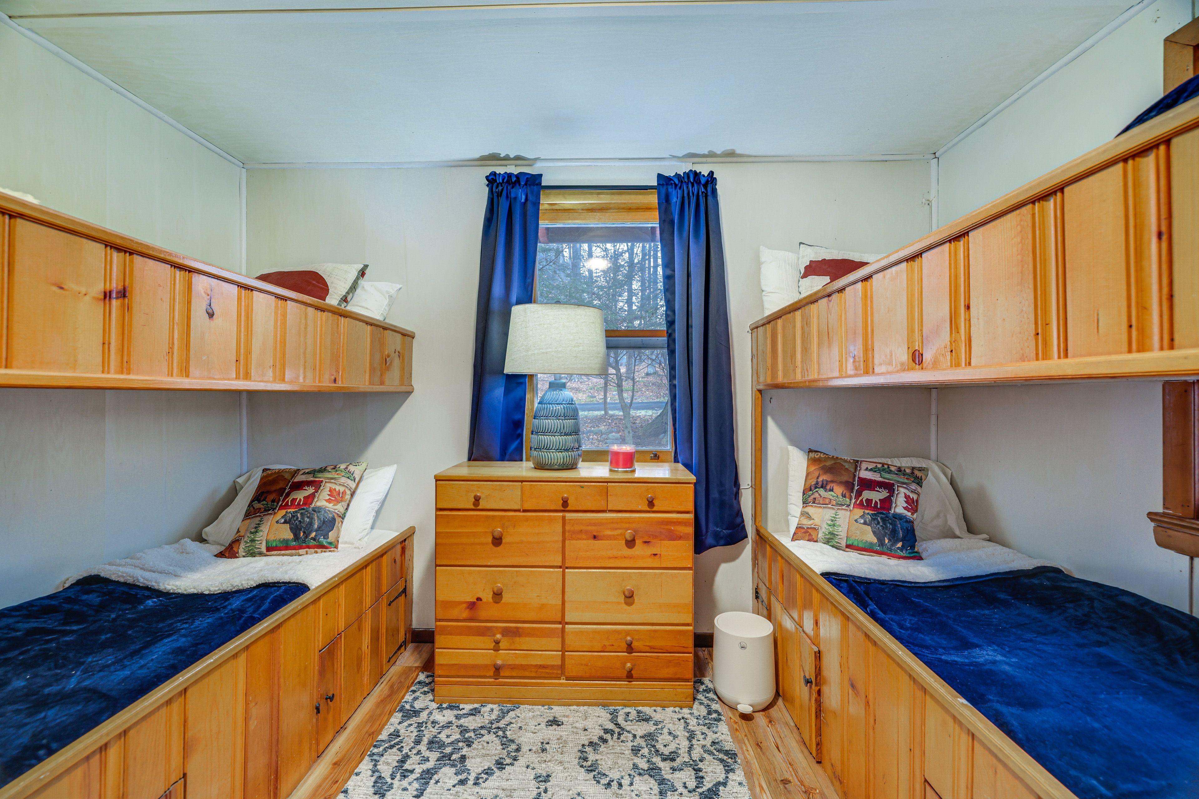 Bedroom 2 | 2 Twin Bunk Beds | Smart TV