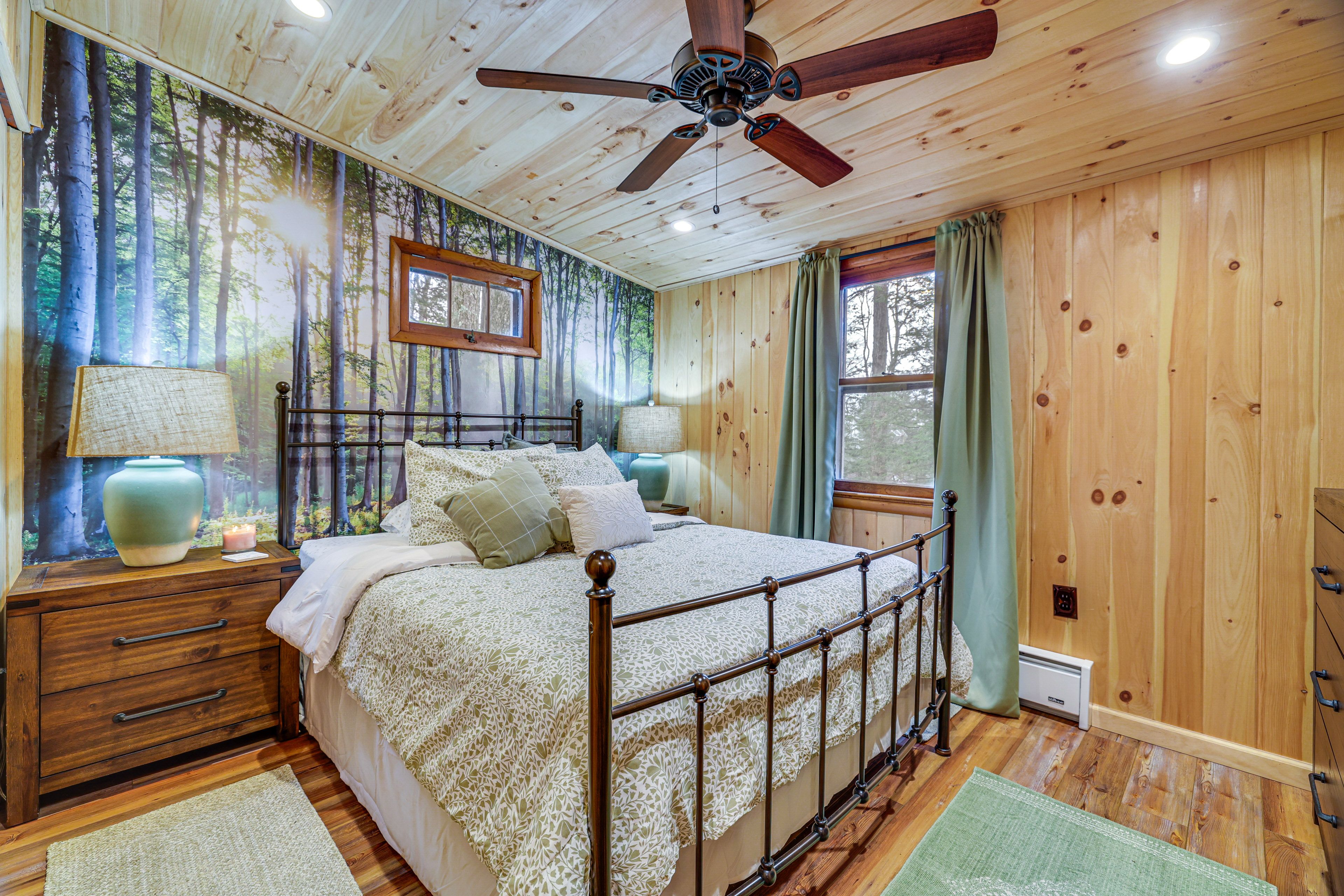 Bedroom 1 | Queen Bed | Smart TV | Linens Provided