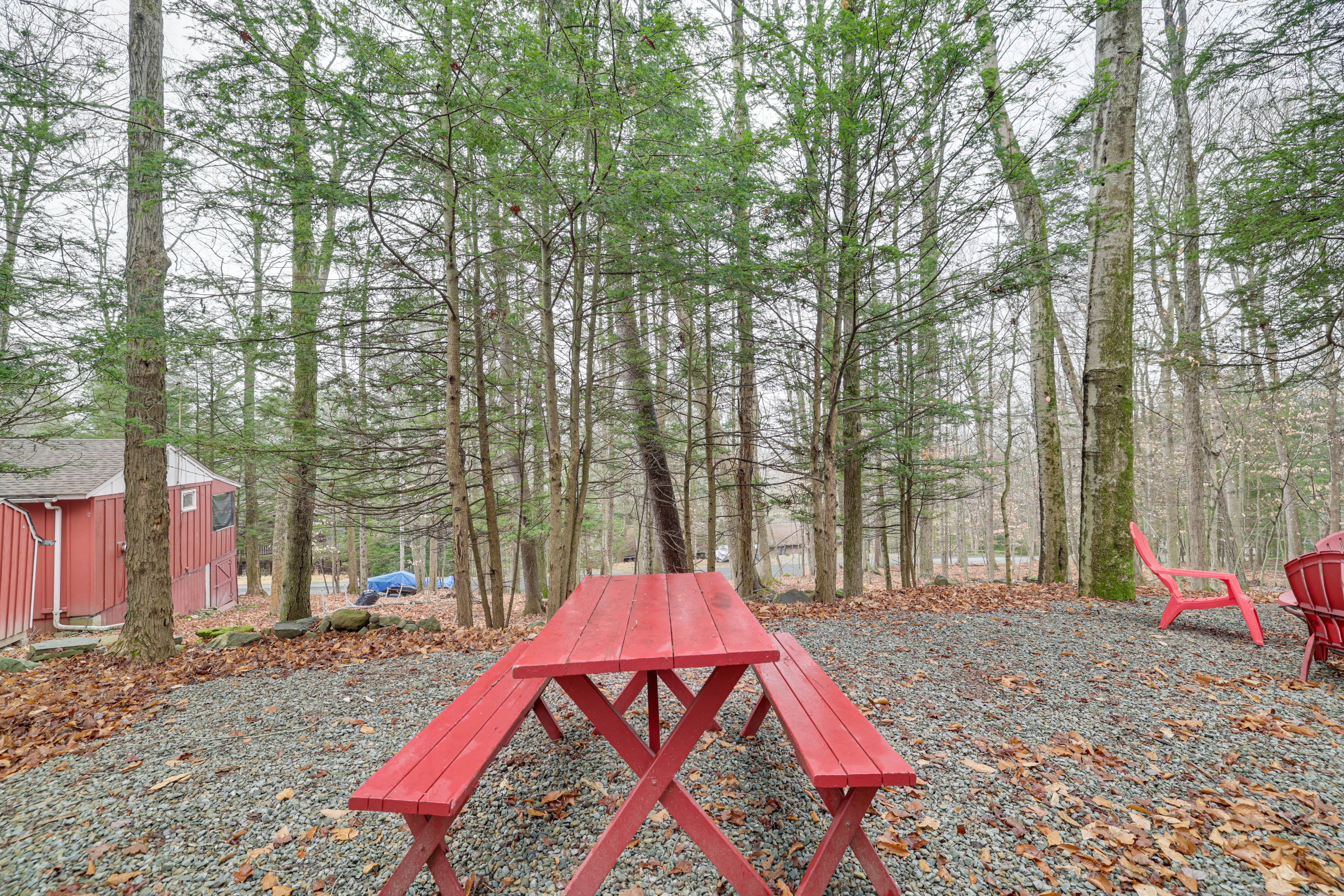 Outdoor Seating & Dining