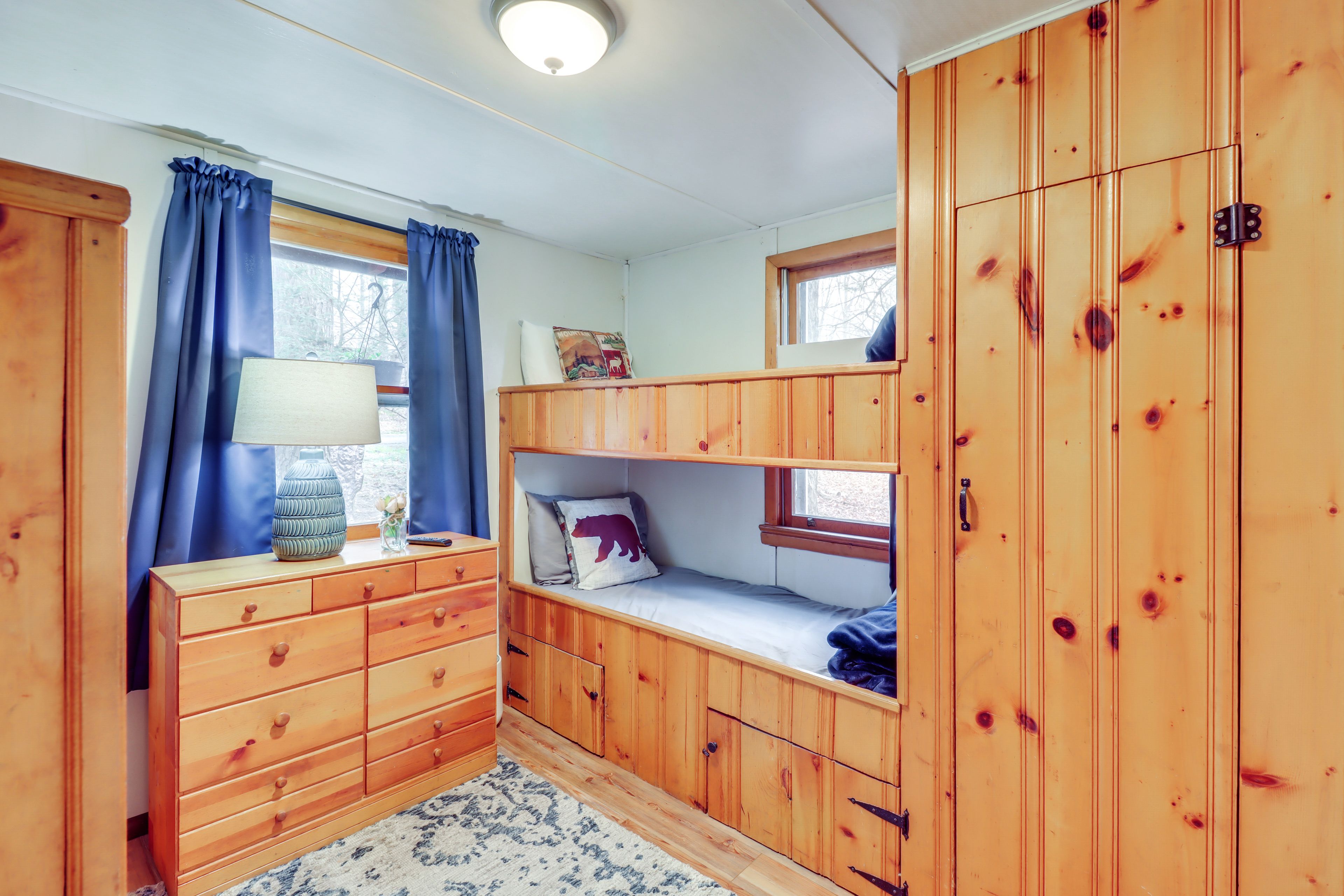 Bedroom 2 | 2 Twin Bunk Beds | Smart TV