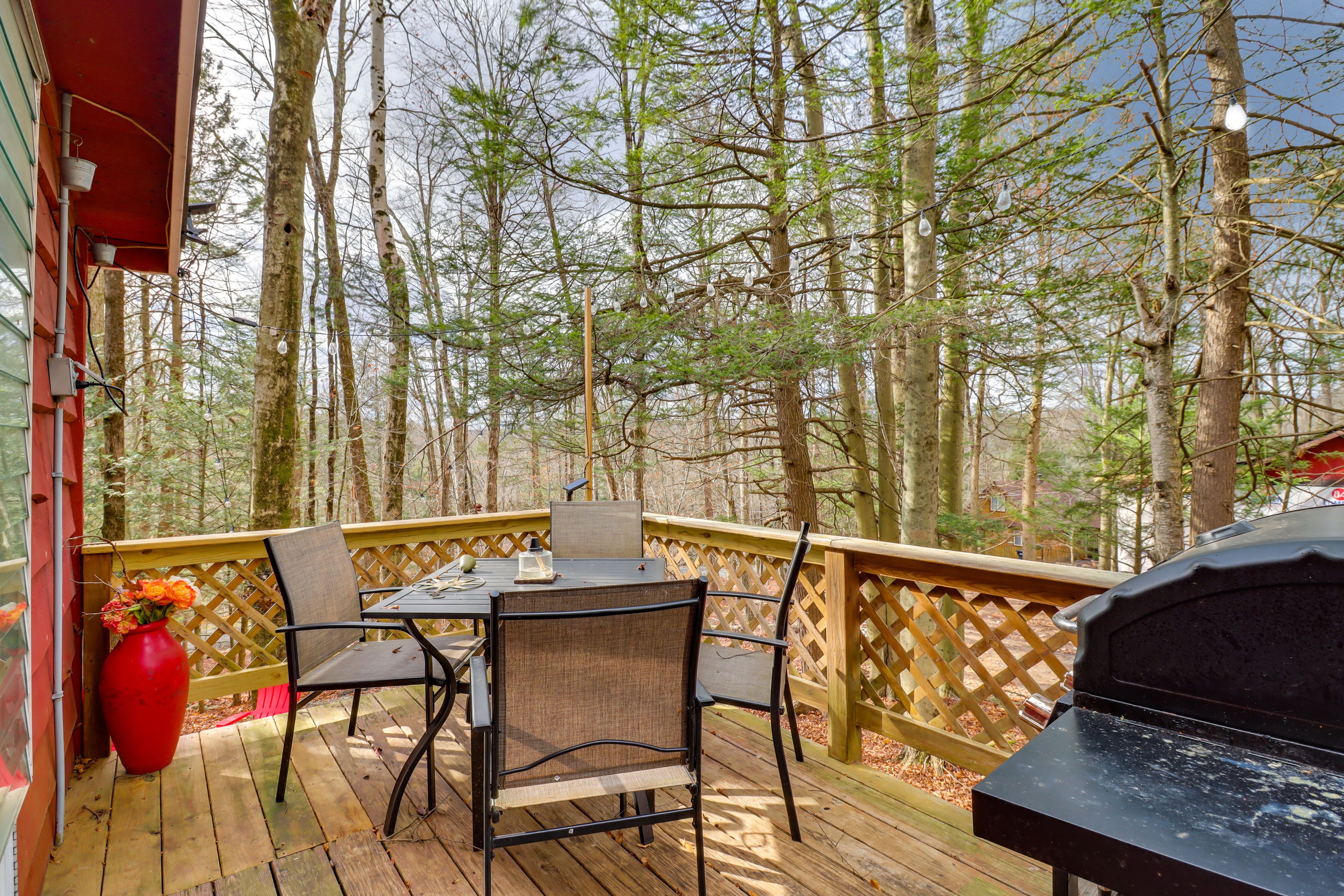 Deck | Gas Grill | Dining Area