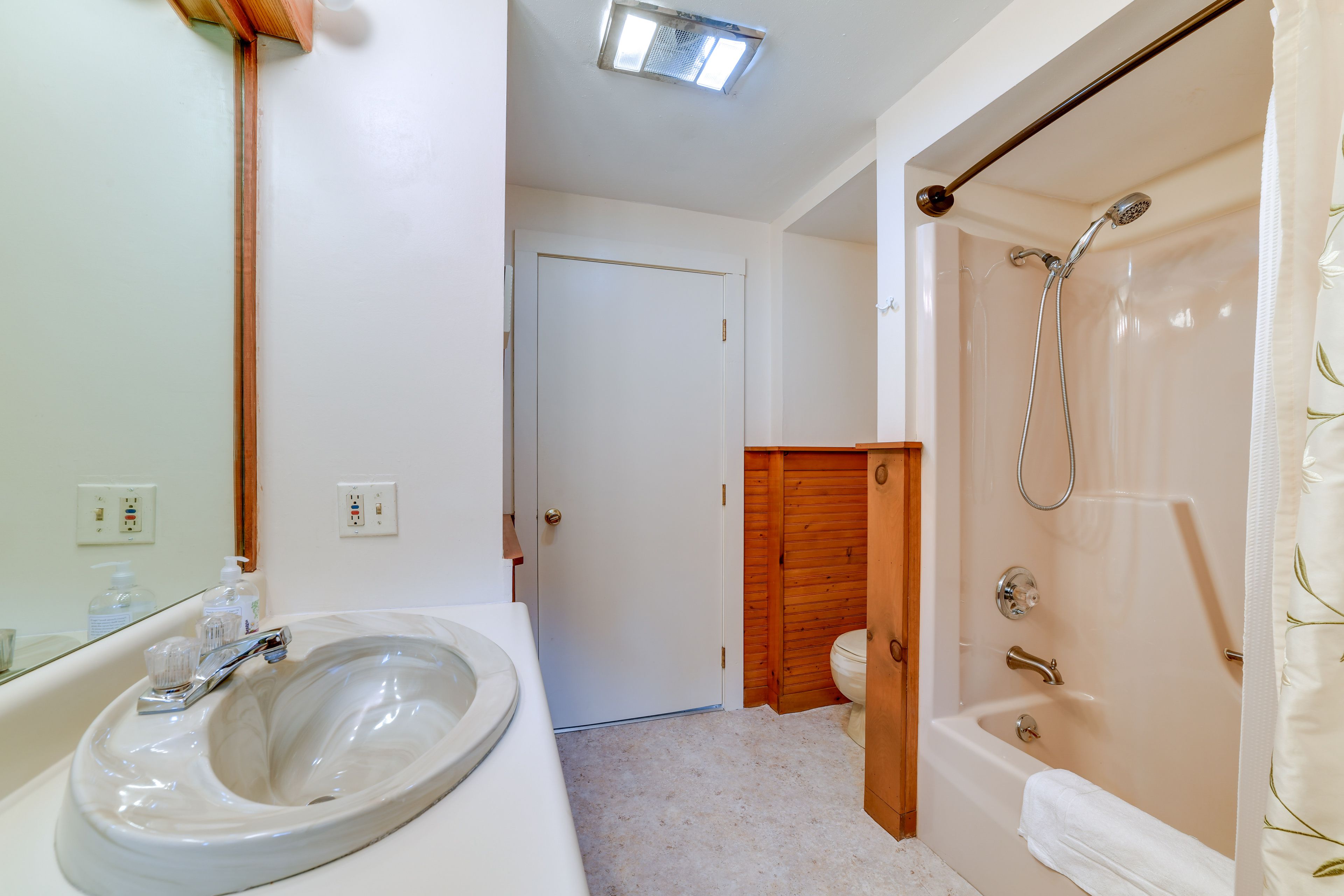 Full Bathroom | Grab Rail in Shower