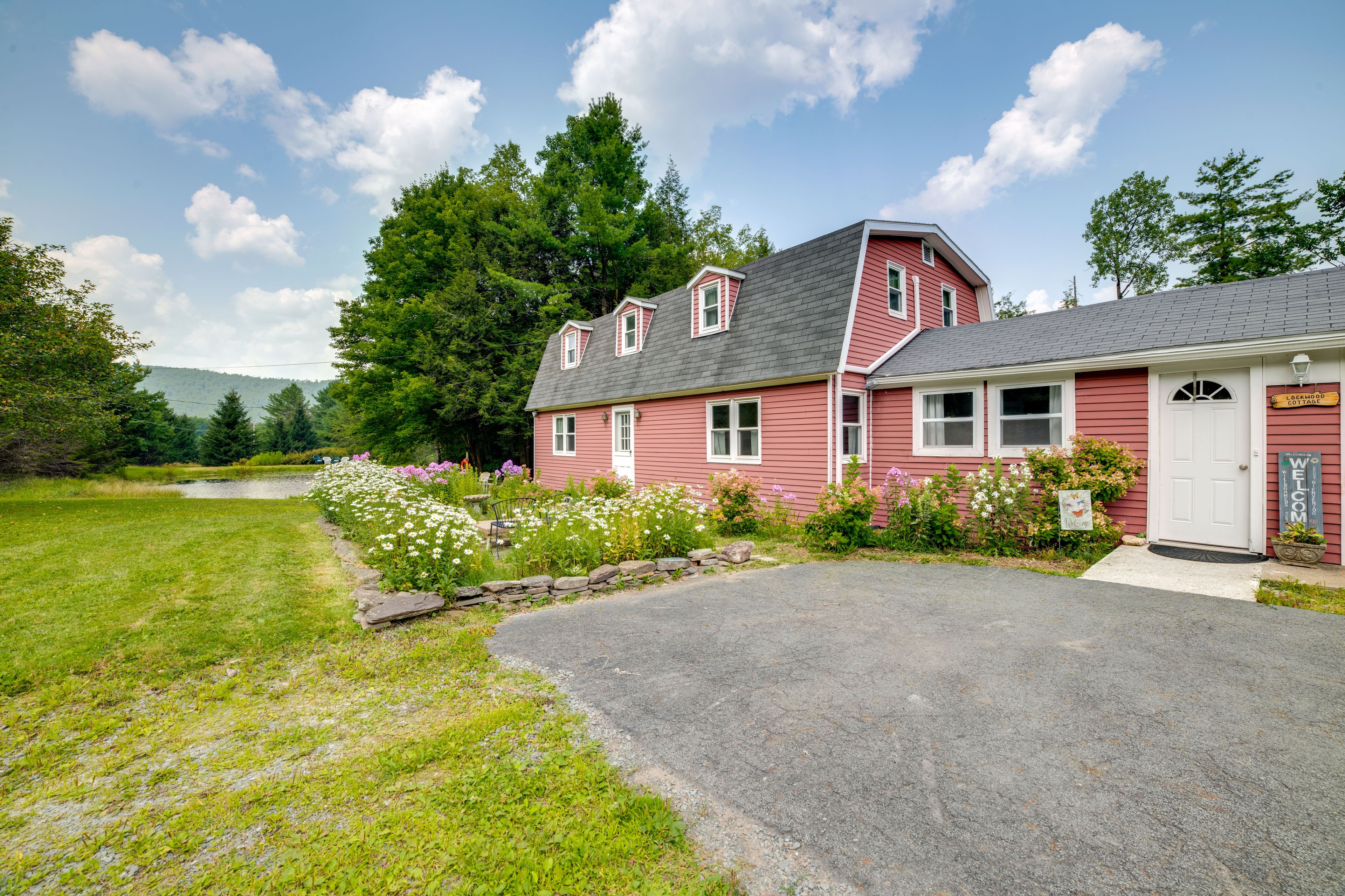 Parking | Gravel Driveway (4 Vehicles)