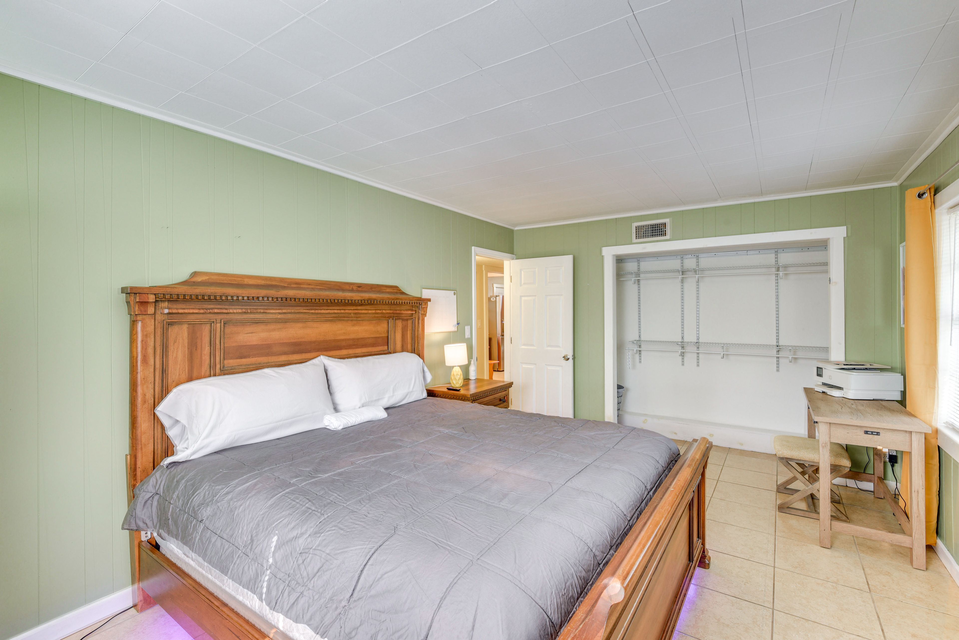 Bedroom 1 | King Bed