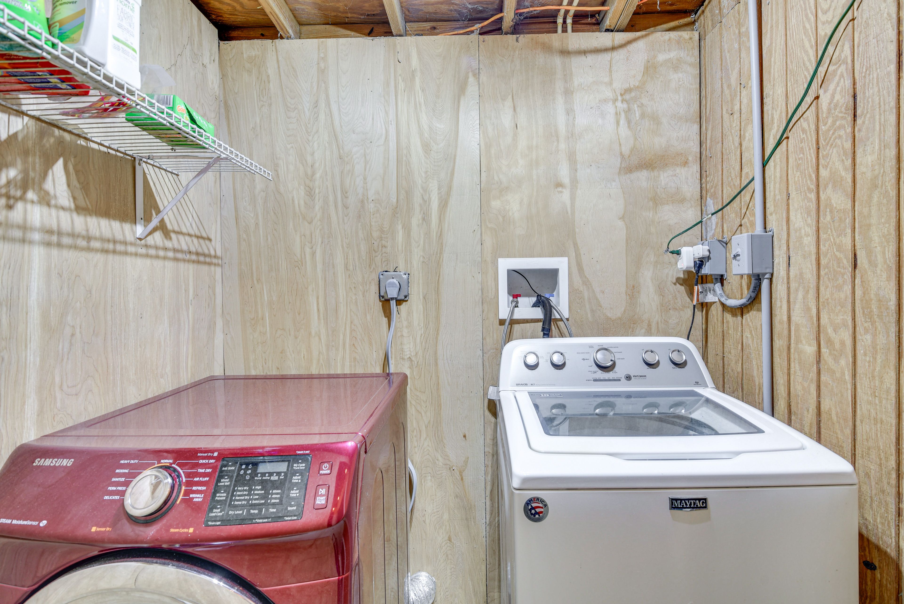 Laundry Area | Detergent Provided
