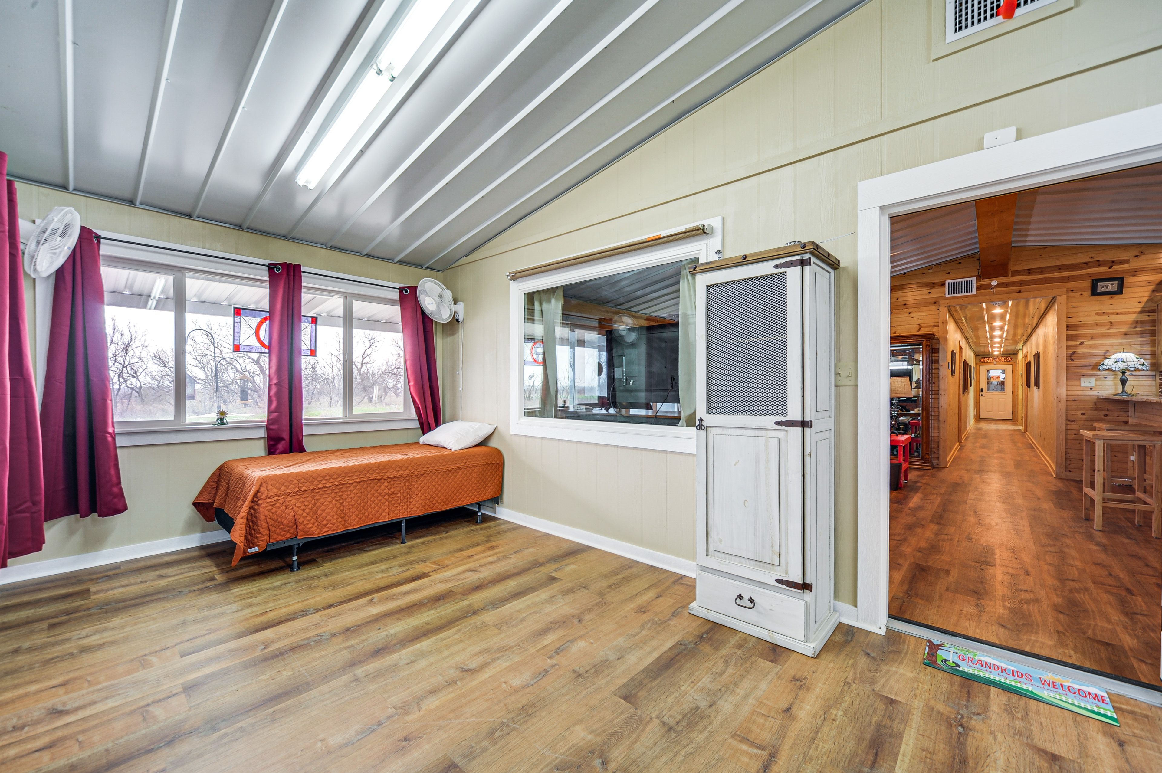 Bedroom 2 | 2 Twin Beds